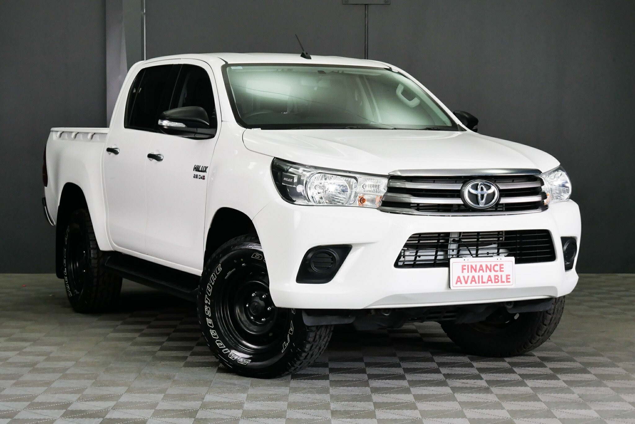 Toyota Hilux image 1