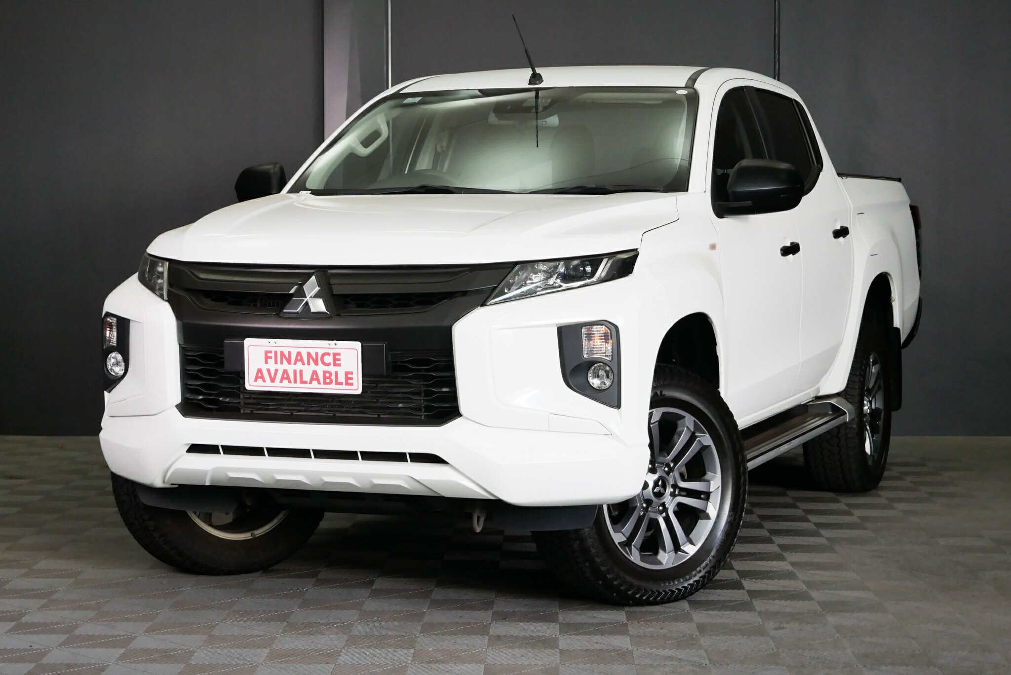 Mitsubishi Triton image 3