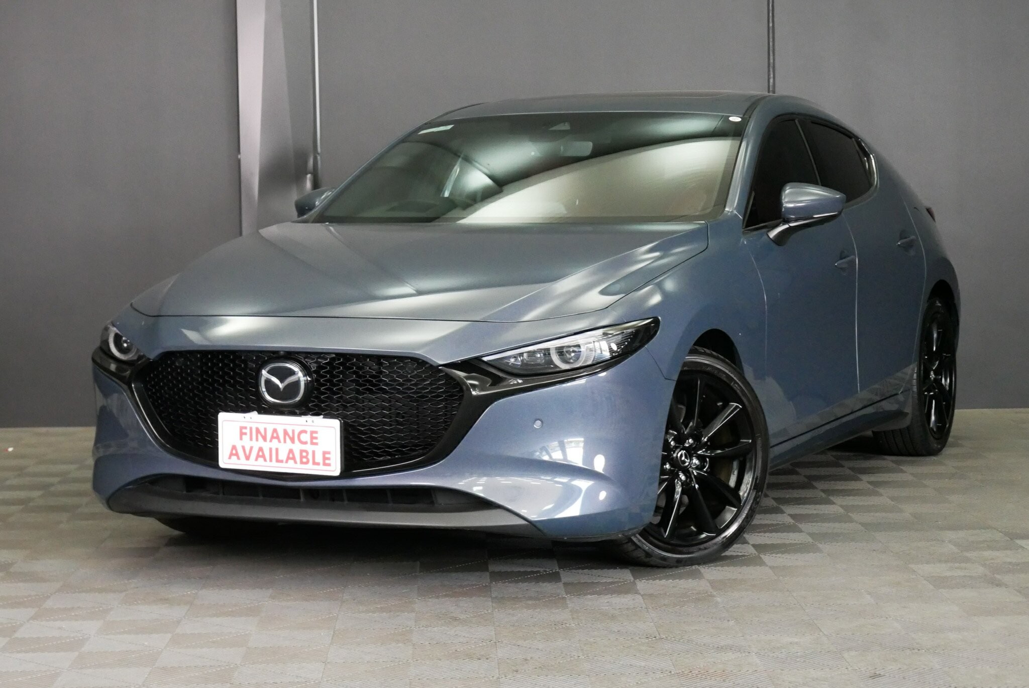 Mazda 3 image 2