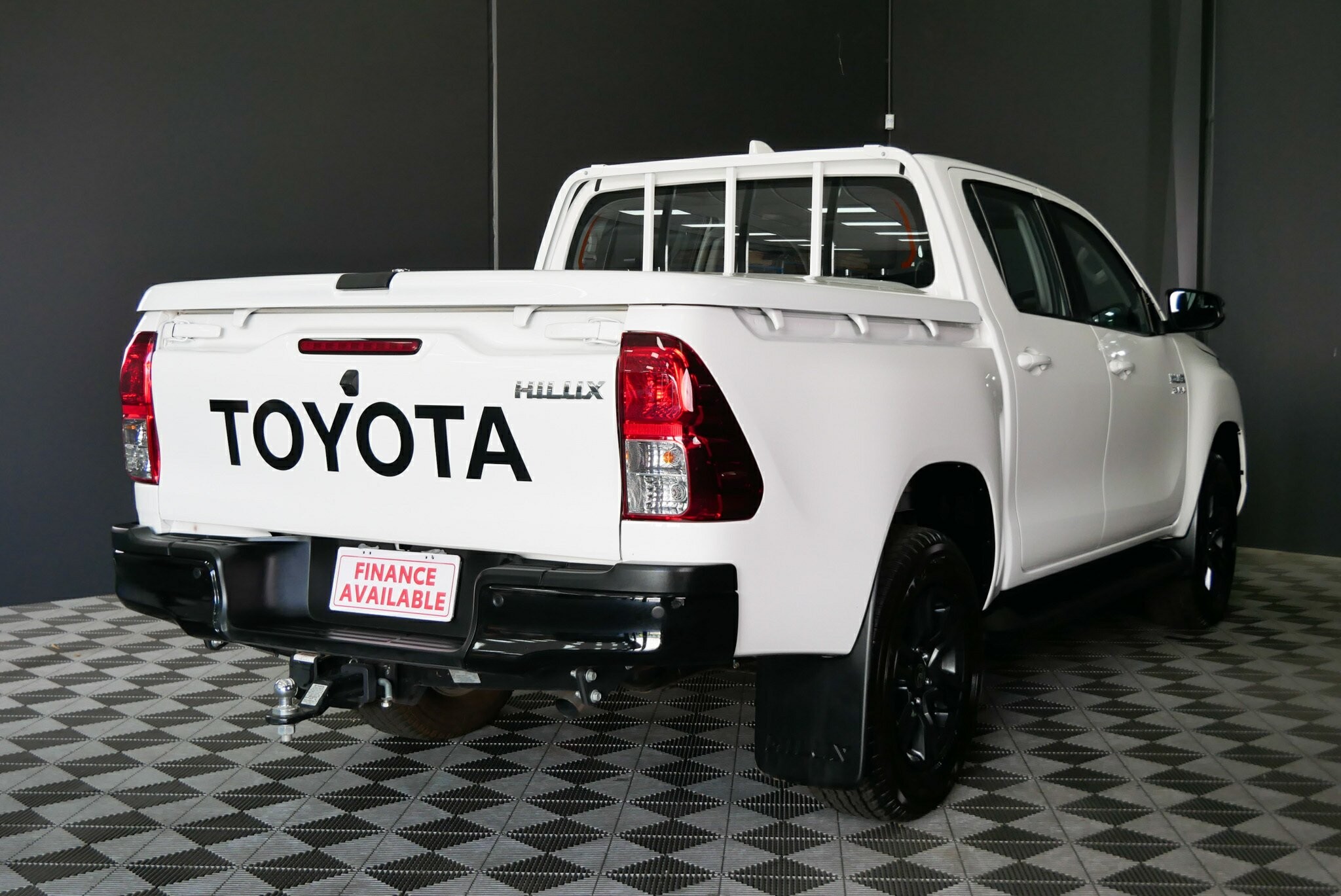 Toyota Hilux image 4