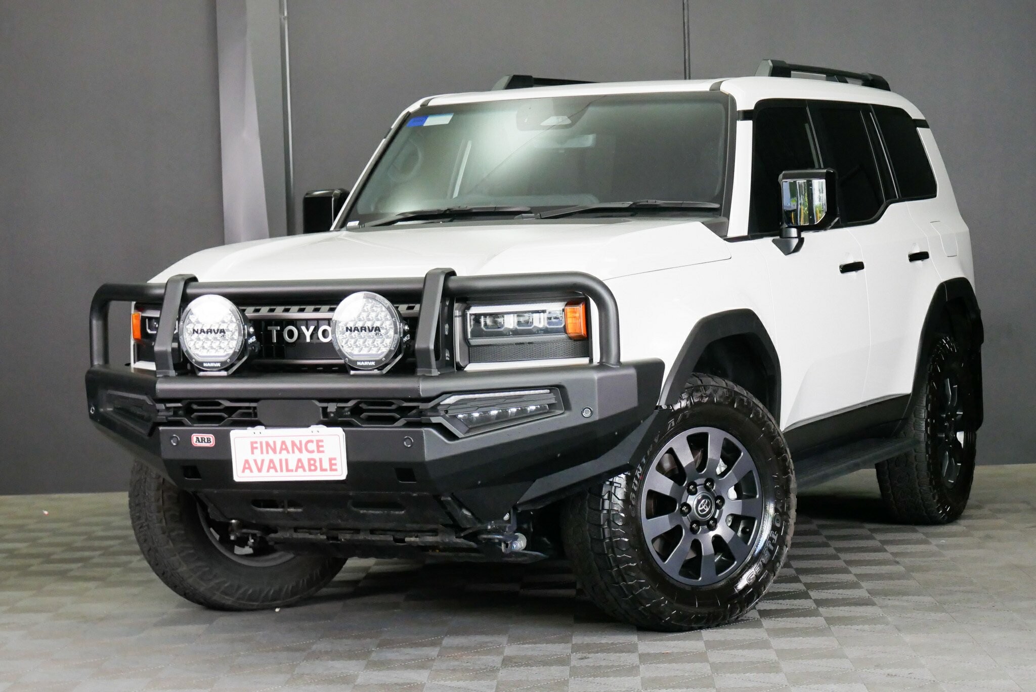 Toyota Landcruiser Prado image 3