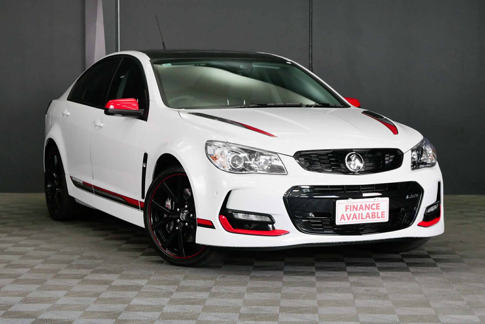 Holden Commodore image 1