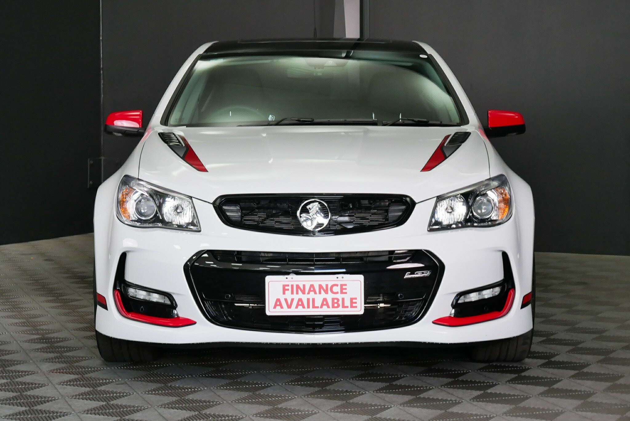 Holden Commodore image 2