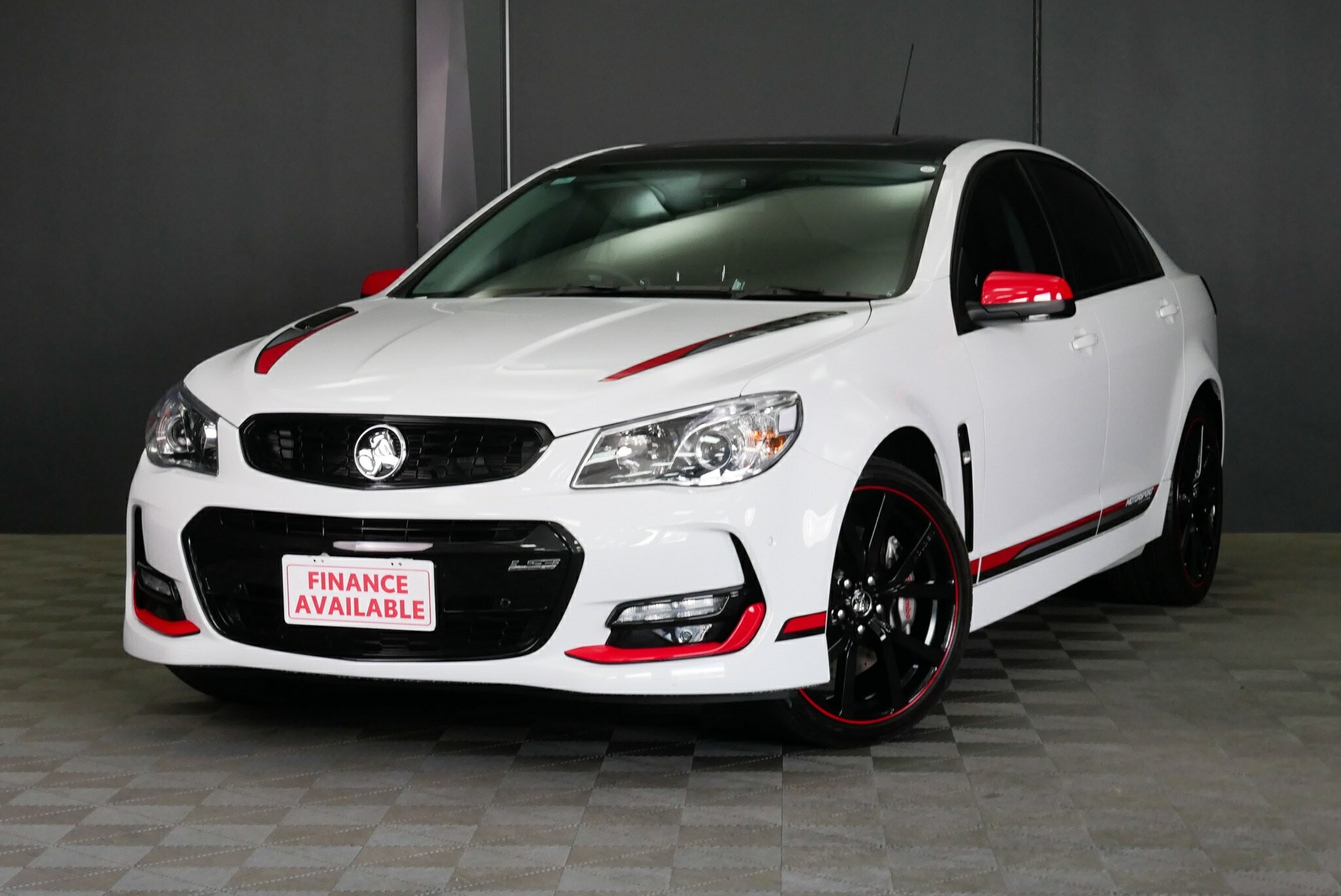 Holden Commodore image 3