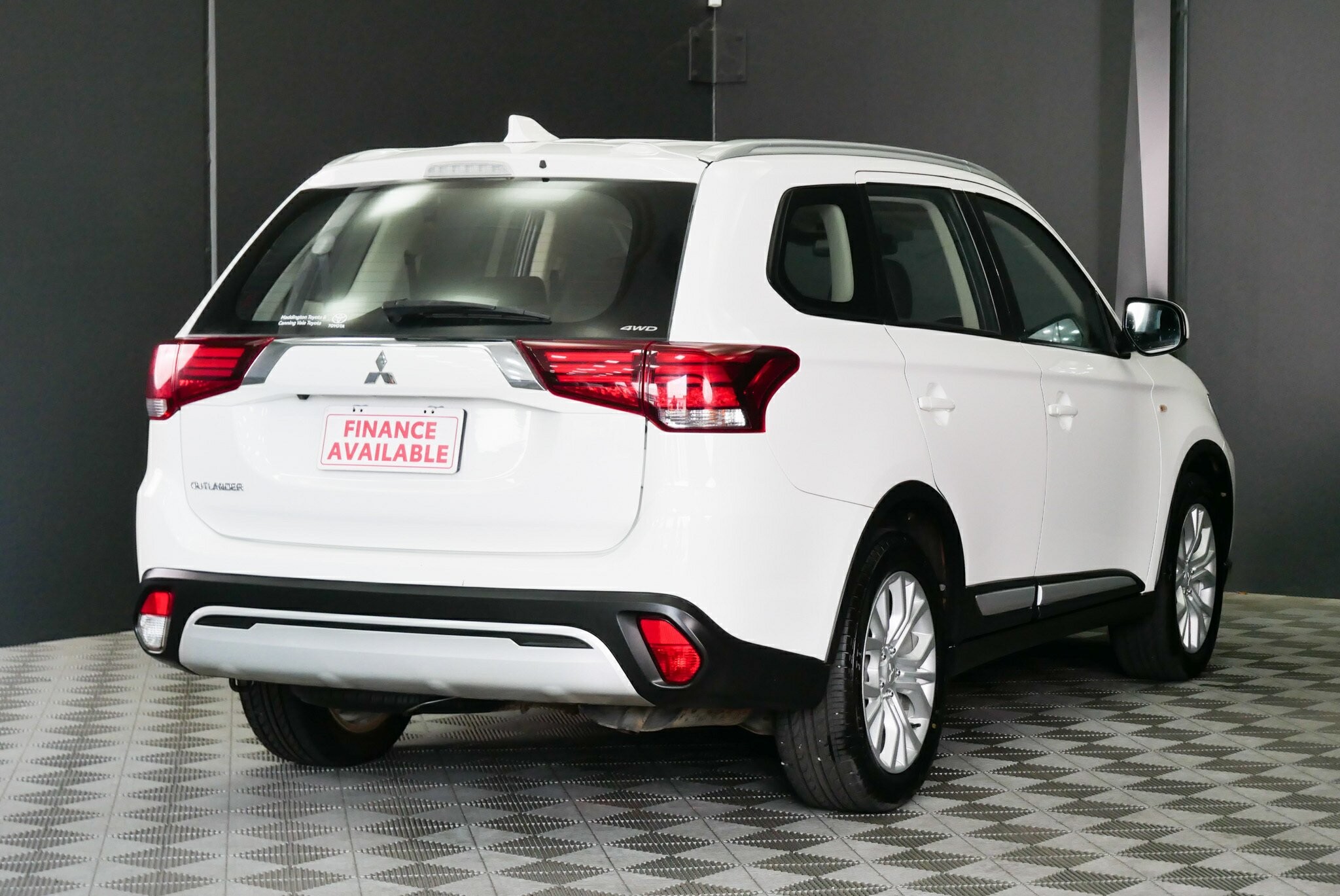Mitsubishi Outlander image 4