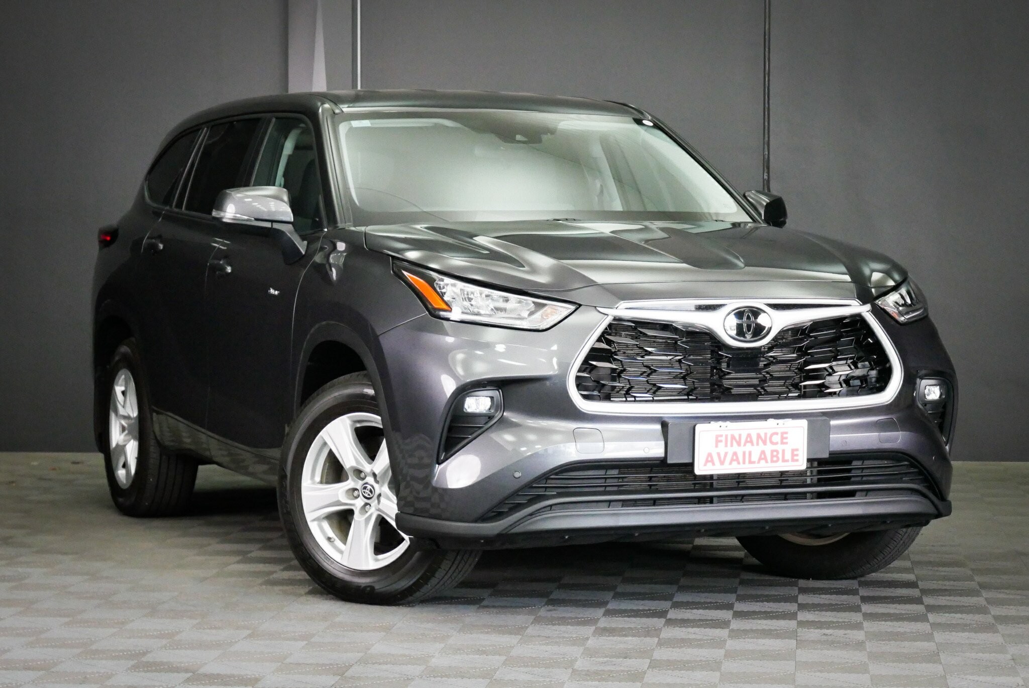 Toyota Kluger image 1