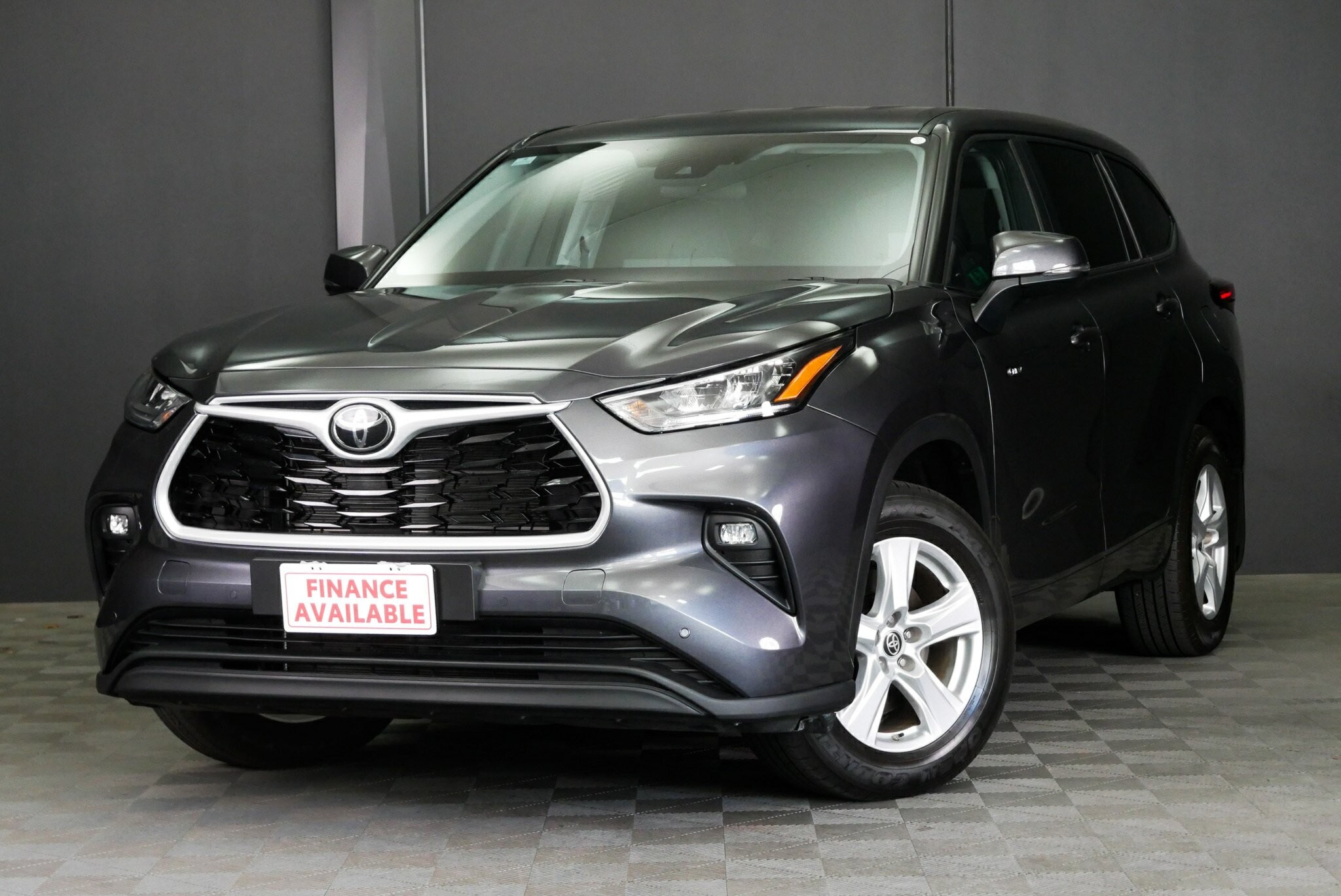 Toyota Kluger image 3