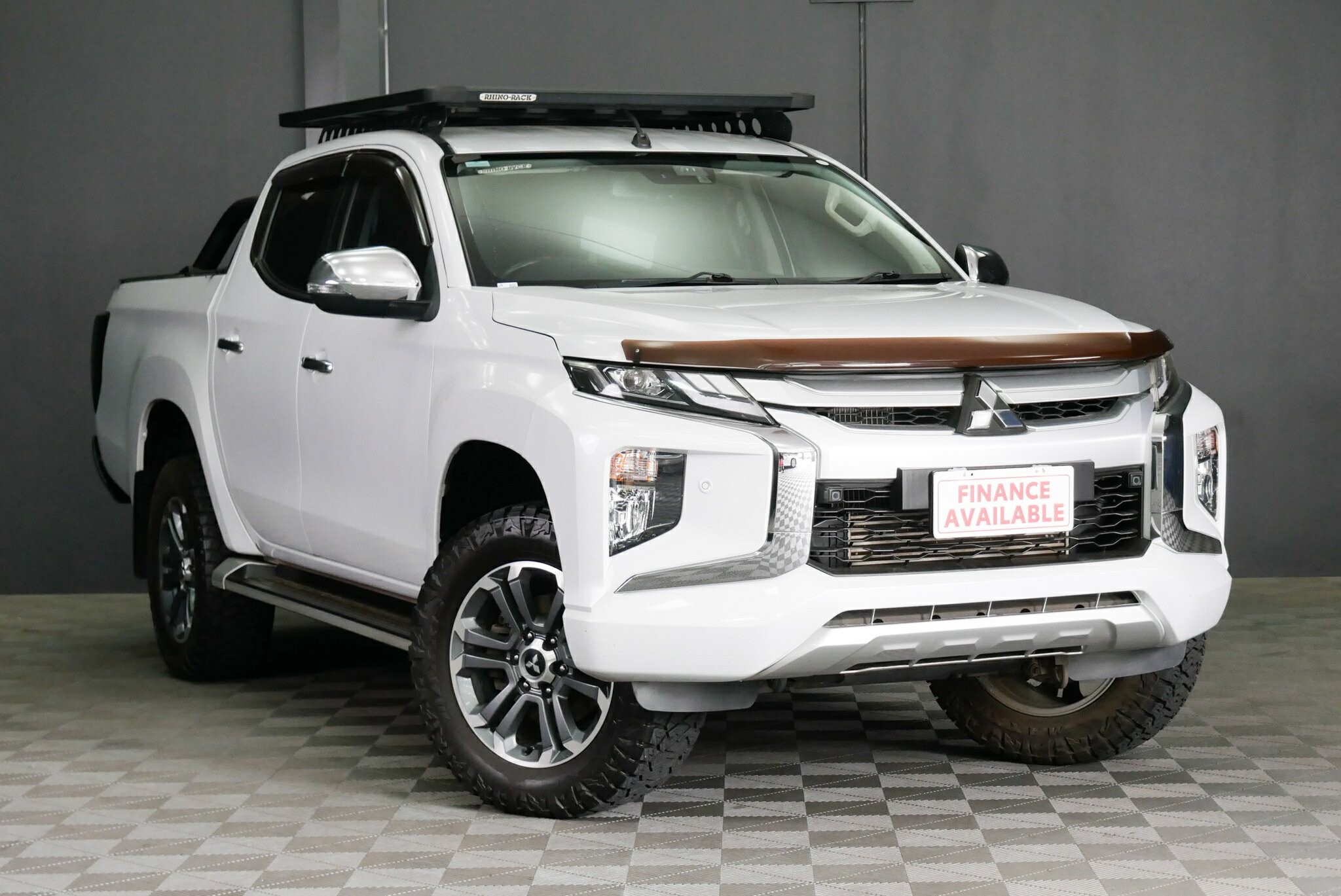 Mitsubishi Triton image 1