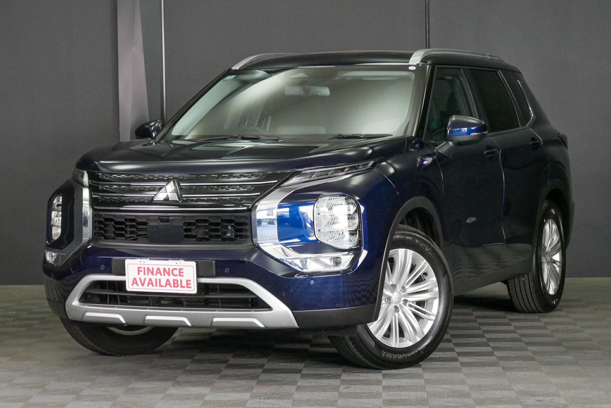 Mitsubishi Outlander image 3