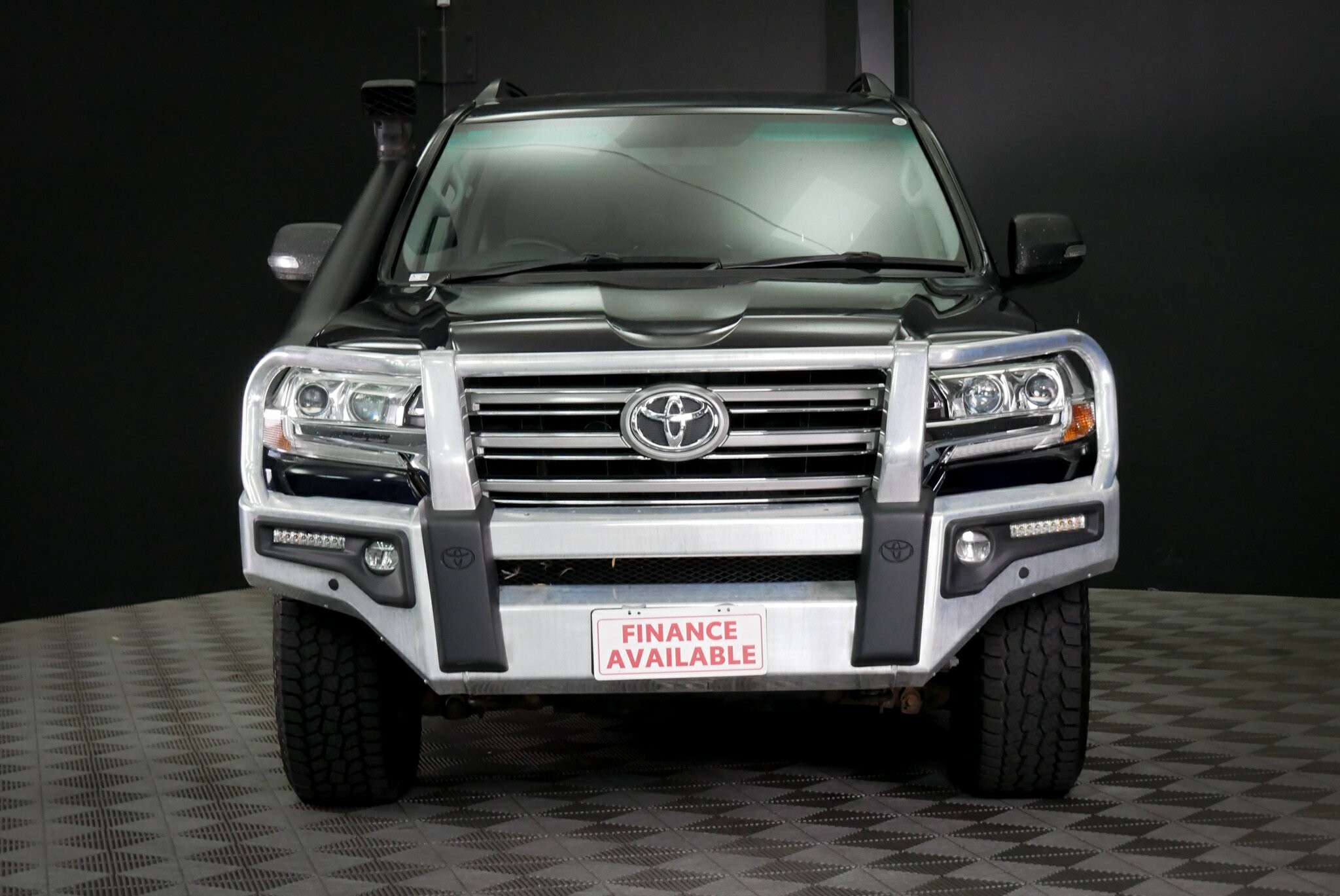 Toyota Landcruiser image 2