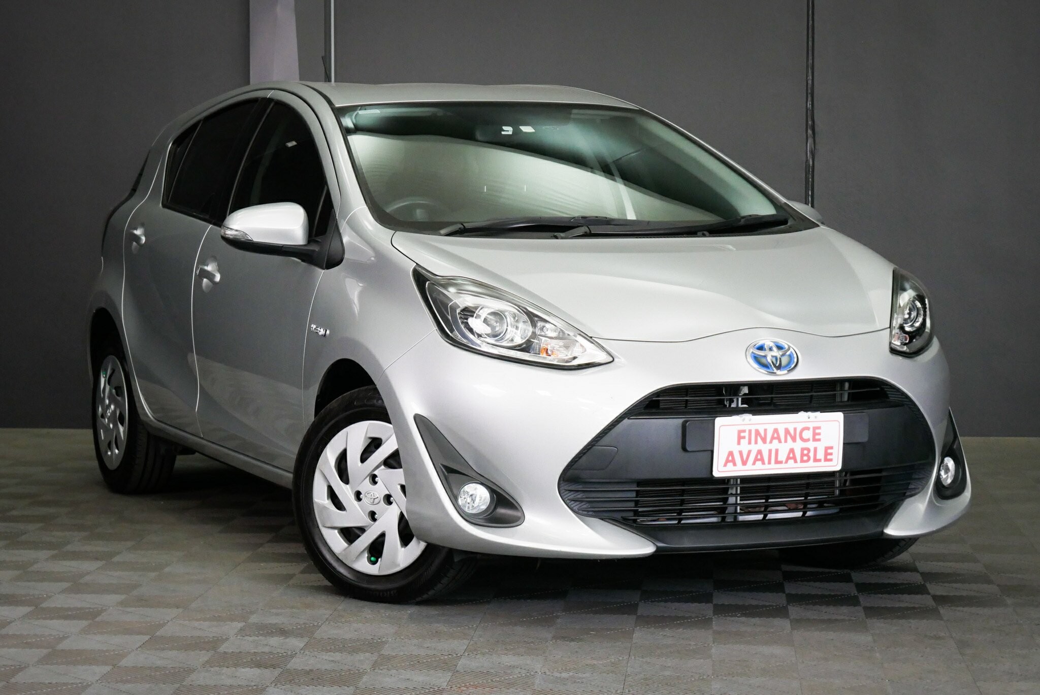 Toyota Prius C image 1