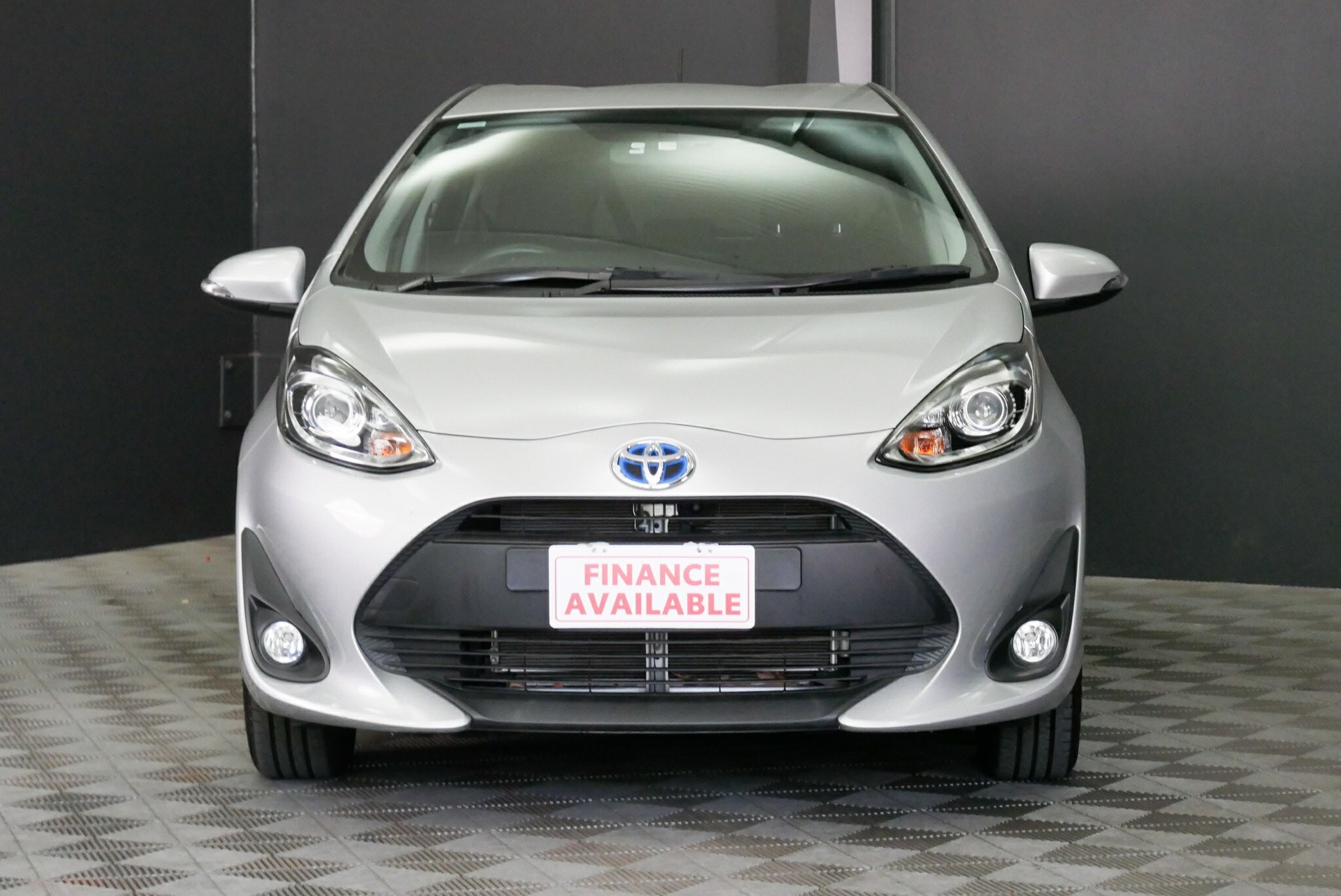 Toyota Prius C image 2