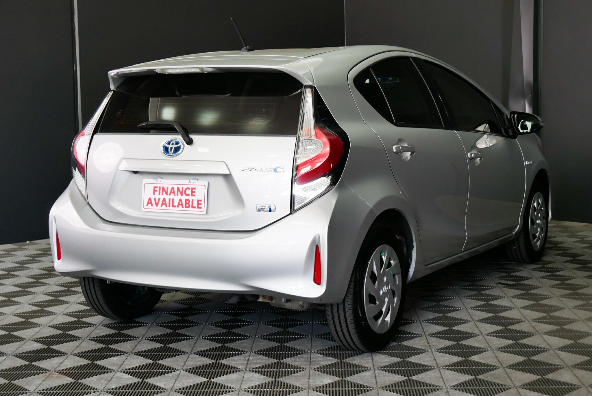 Toyota Prius C image 4