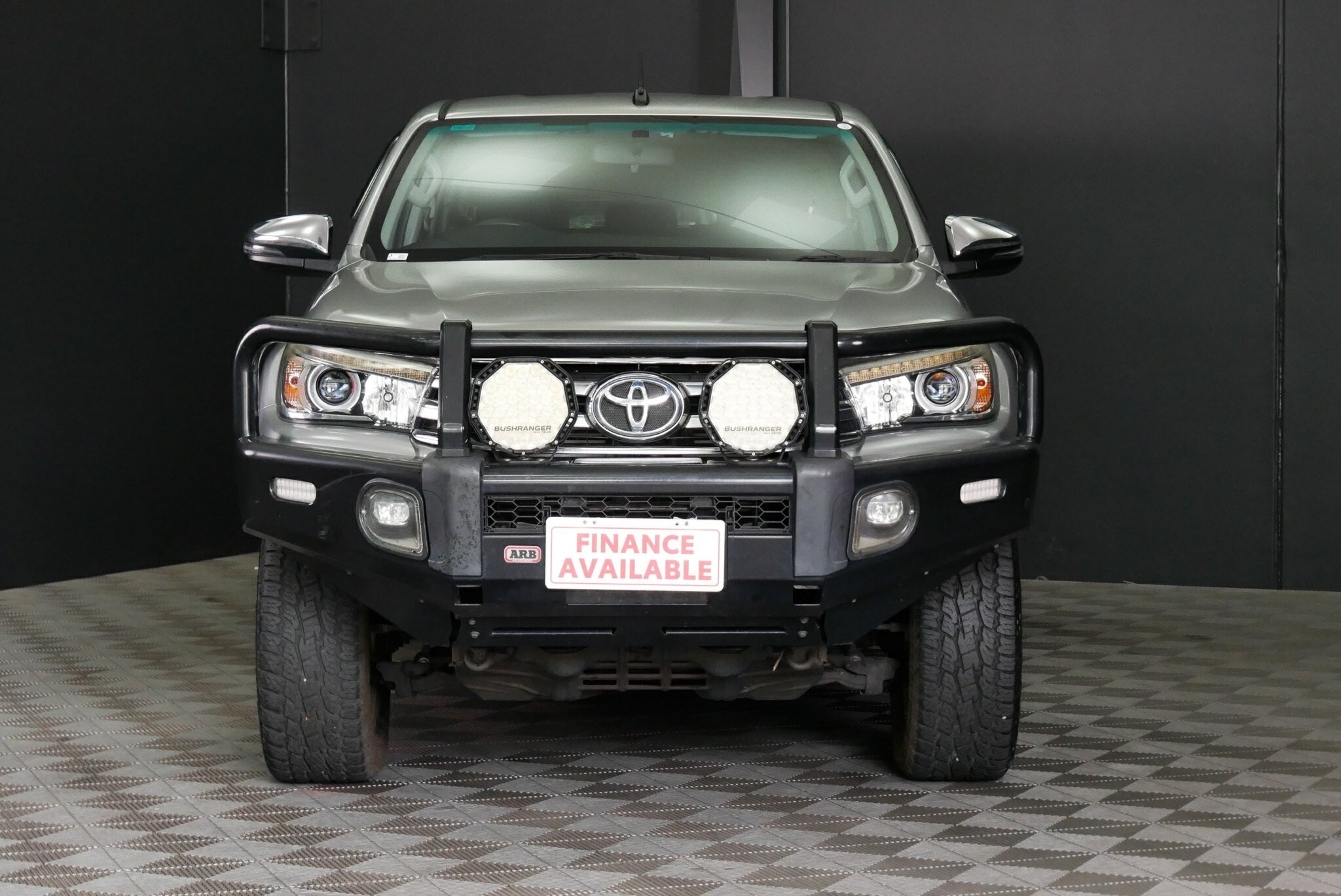 Toyota Hilux image 2