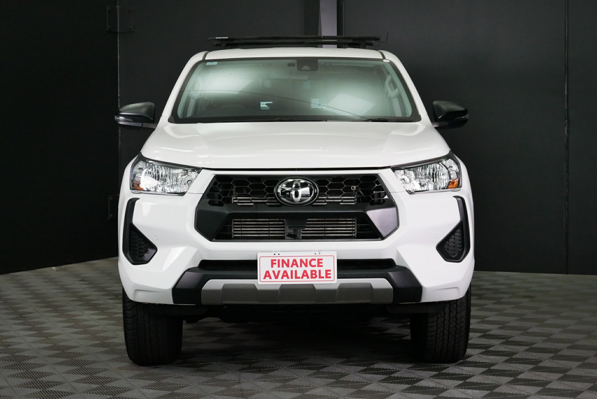 Toyota Hilux image 2