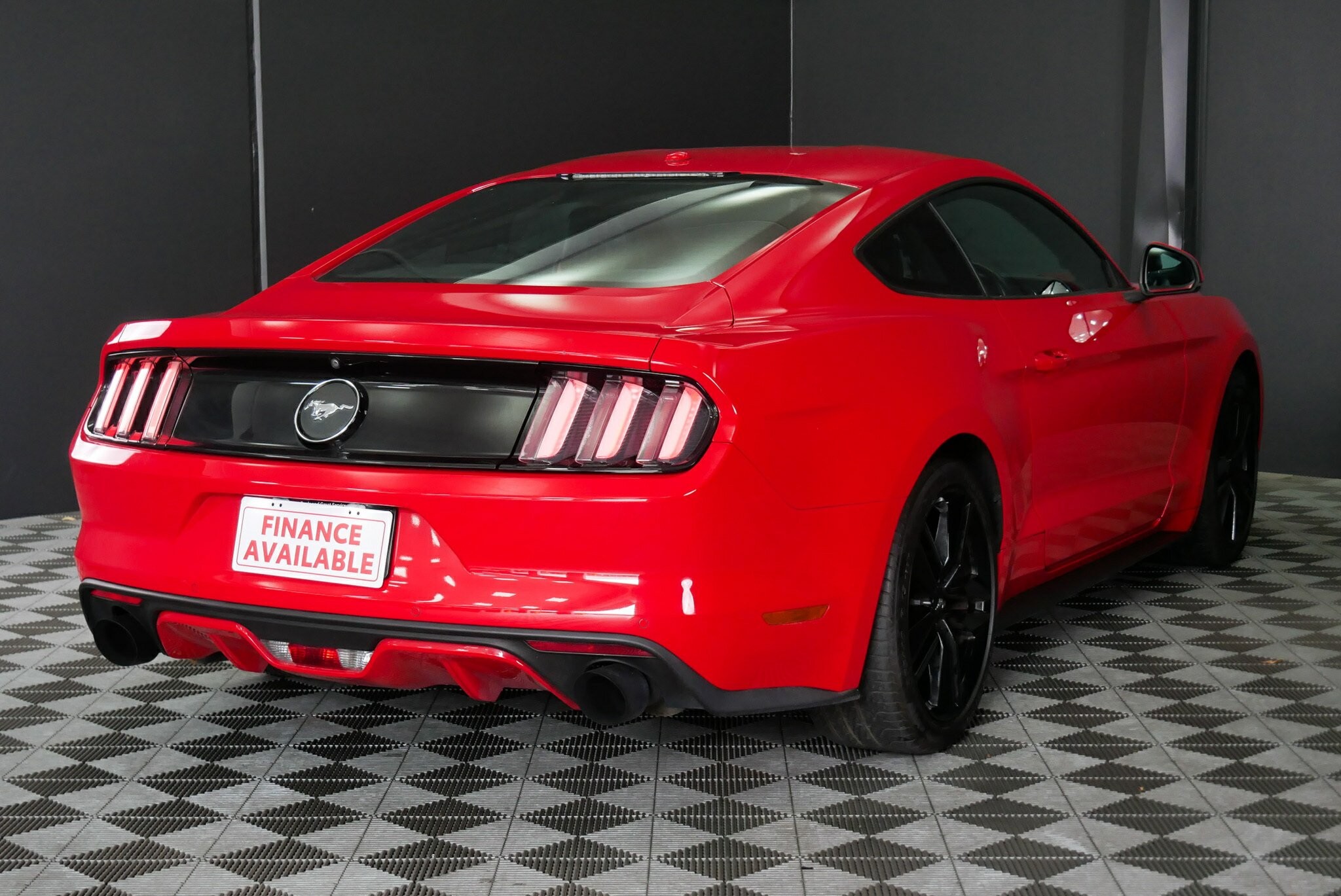 Ford Mustang image 4
