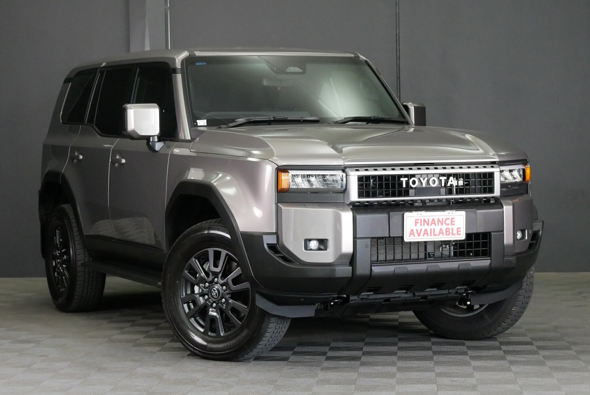 Toyota Landcruiser Prado image 1