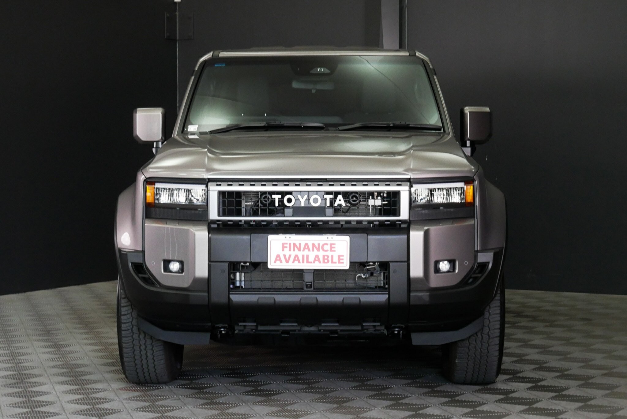 Toyota Landcruiser Prado image 2