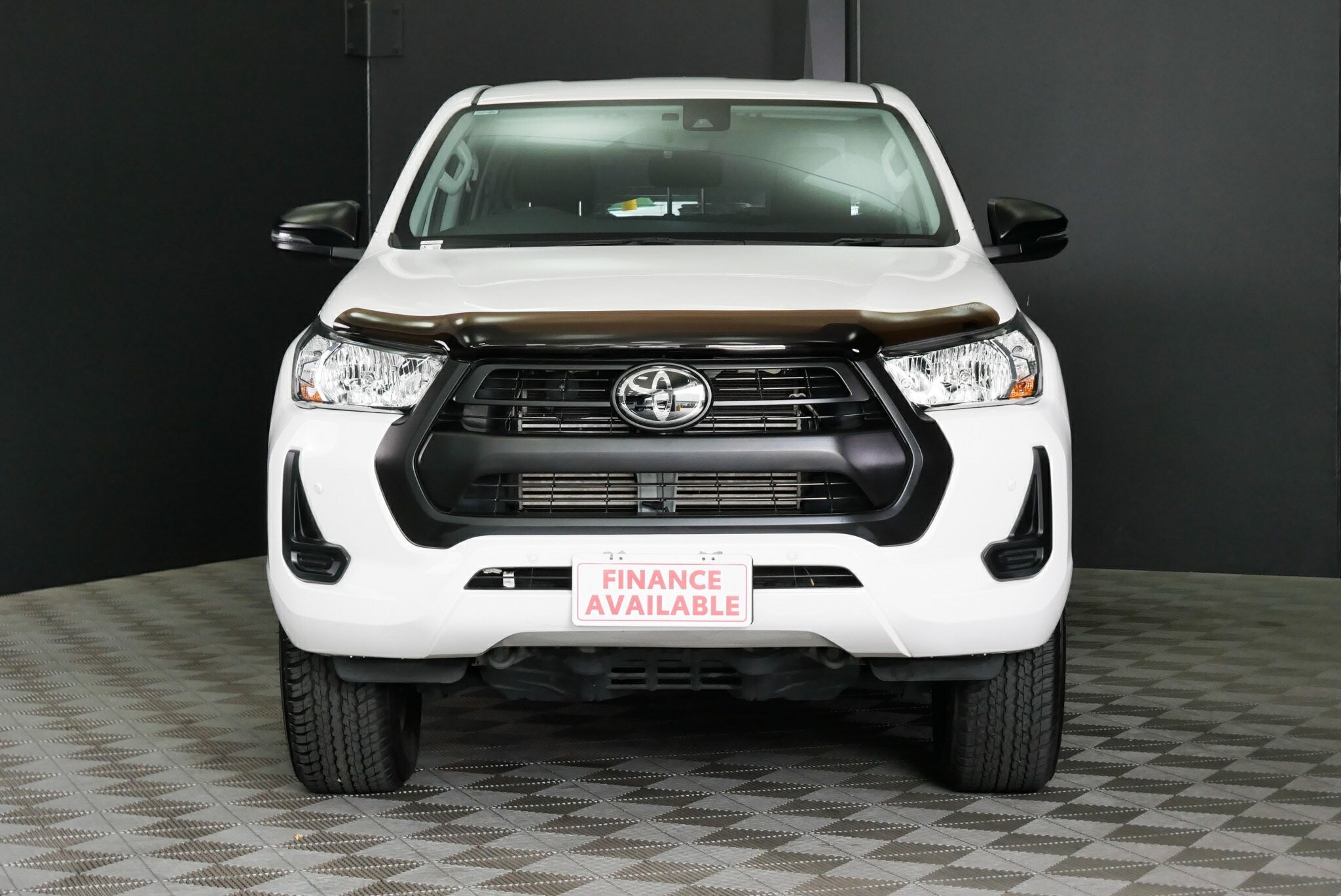 Toyota Hilux image 2
