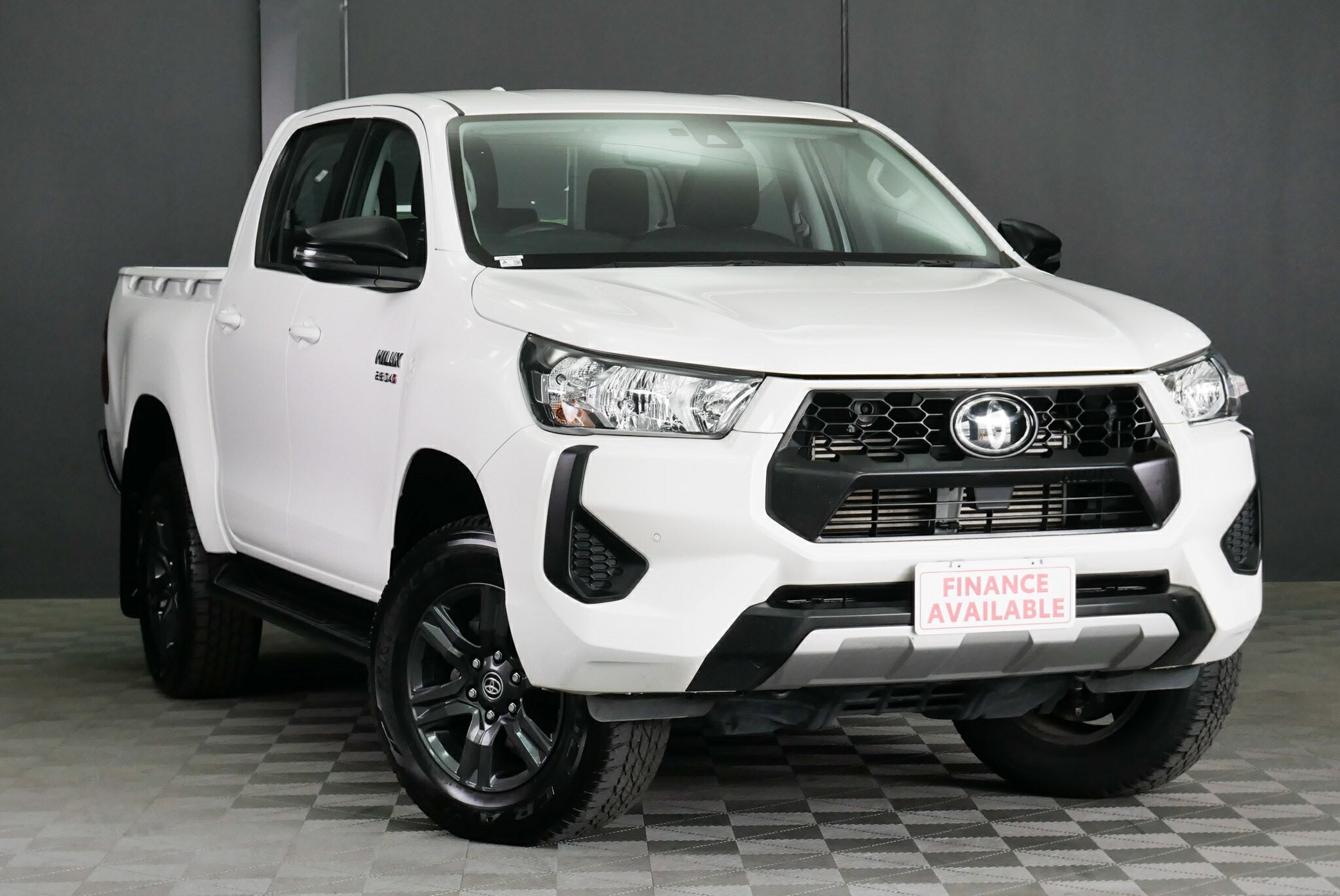 Toyota Hilux image 1