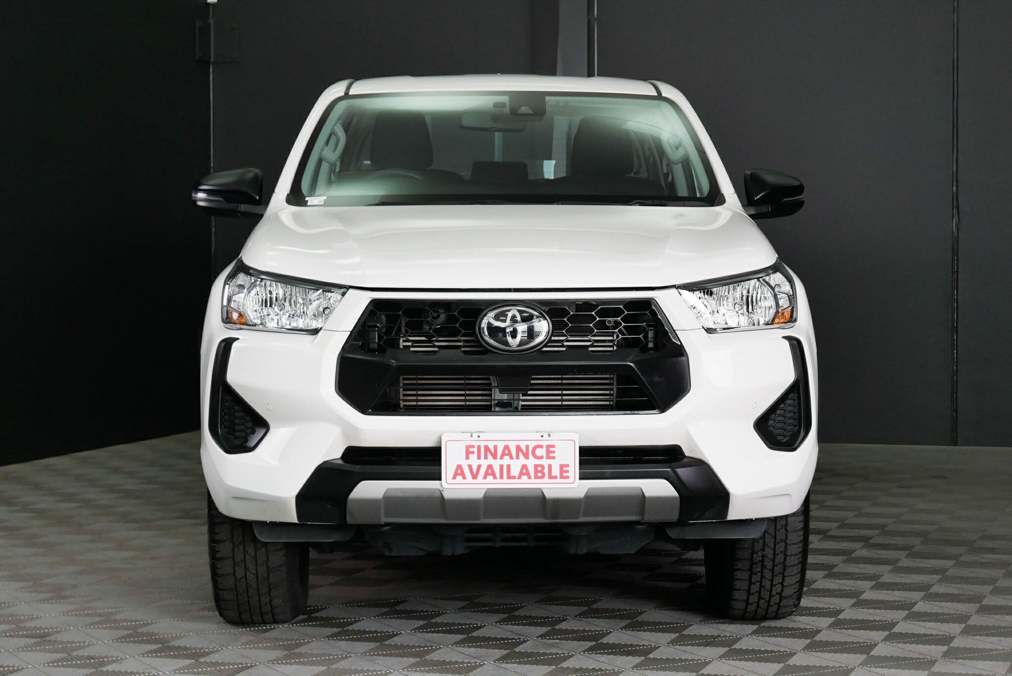 Toyota Hilux image 2