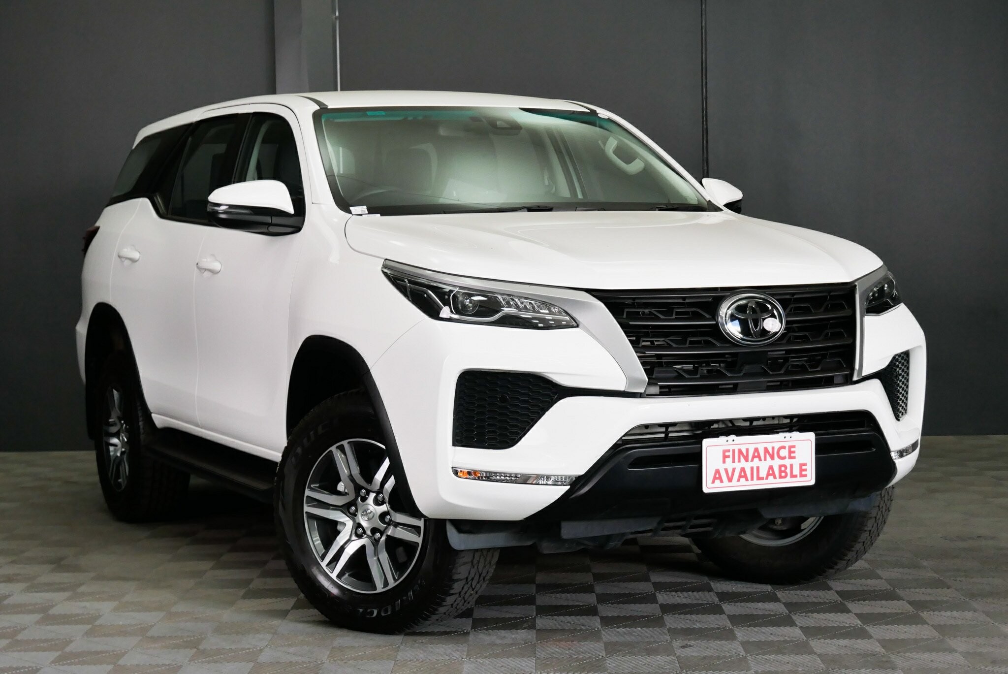 Toyota Fortuner image 1
