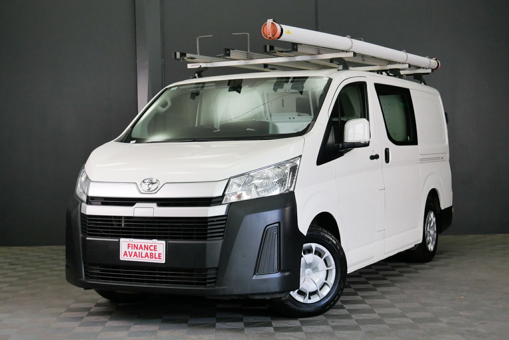 Toyota Hiace image 3