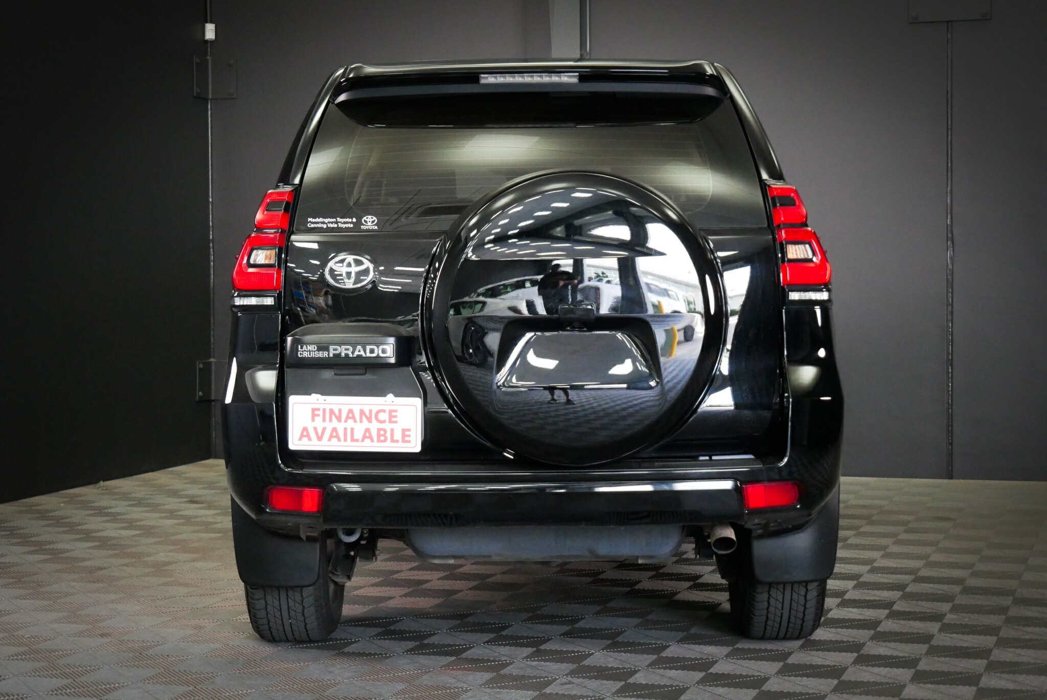 Toyota Landcruiser Prado image 3