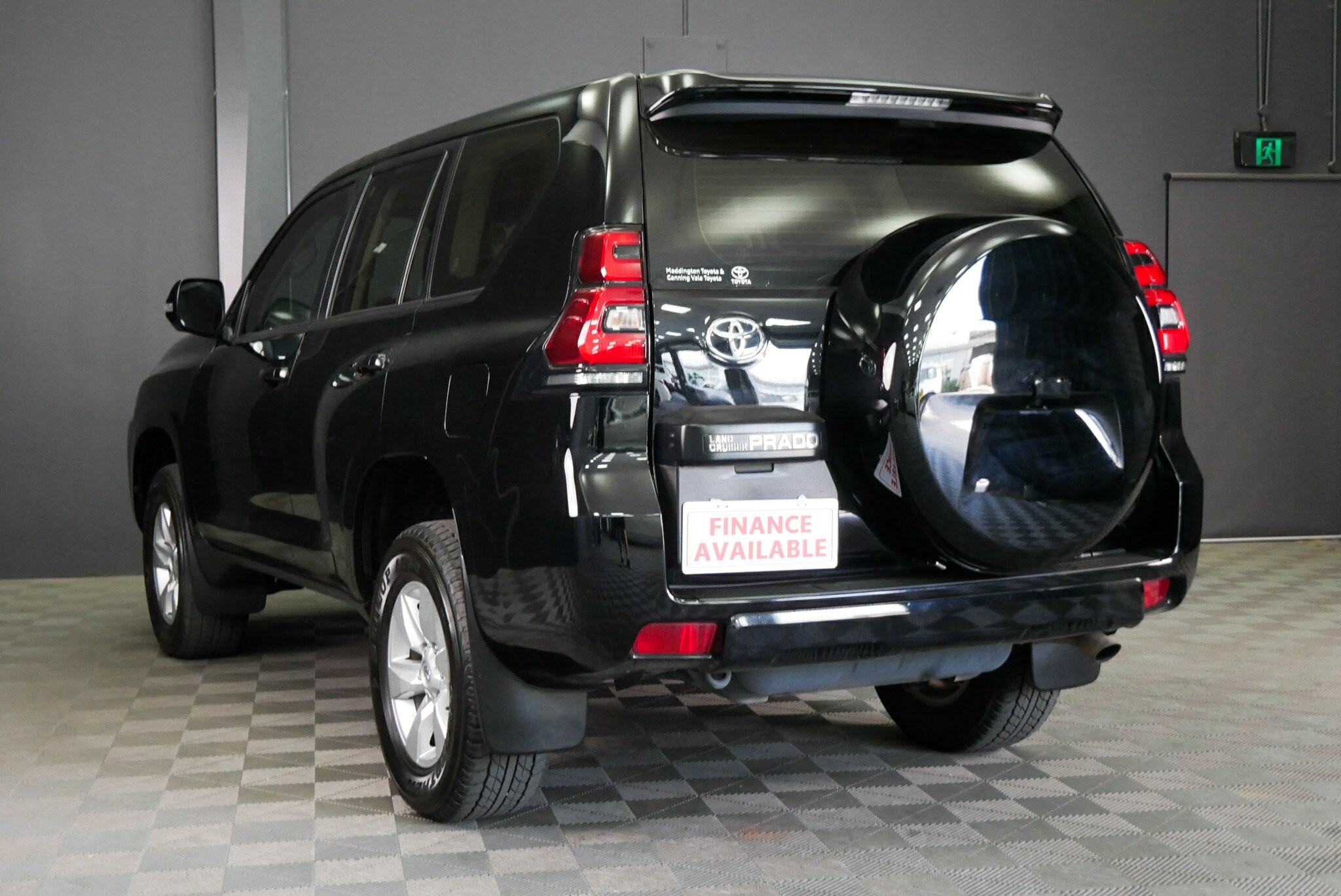 Toyota Landcruiser Prado image 4