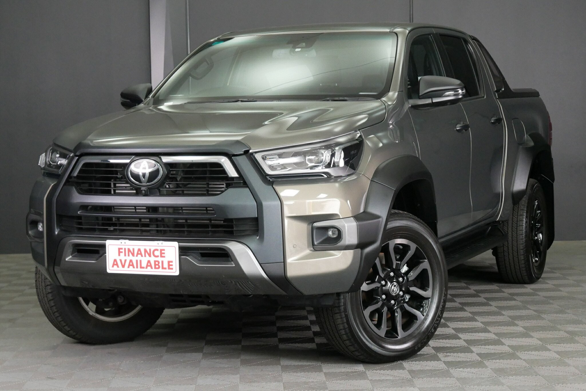 Toyota Hilux image 3