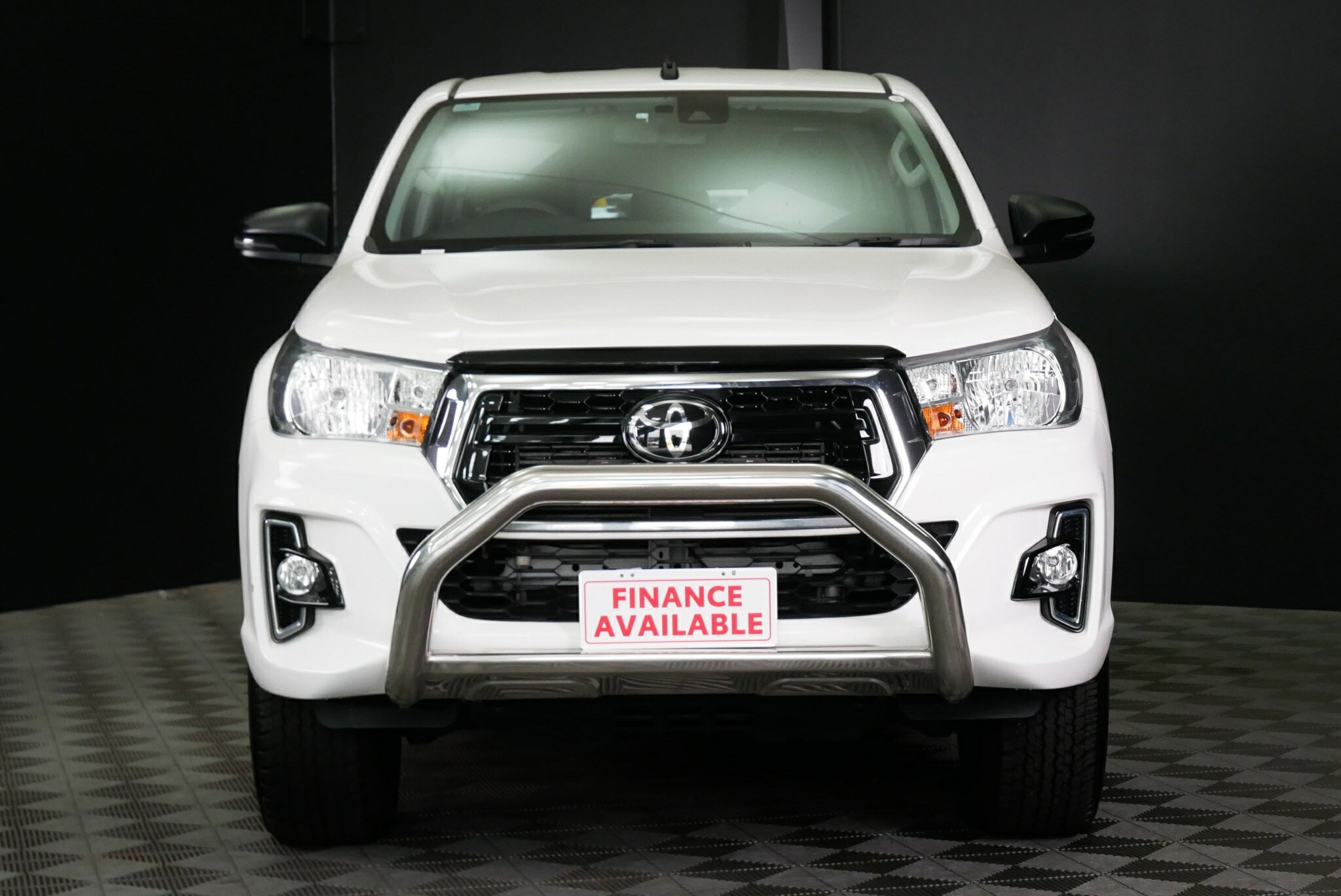Toyota Hilux image 2