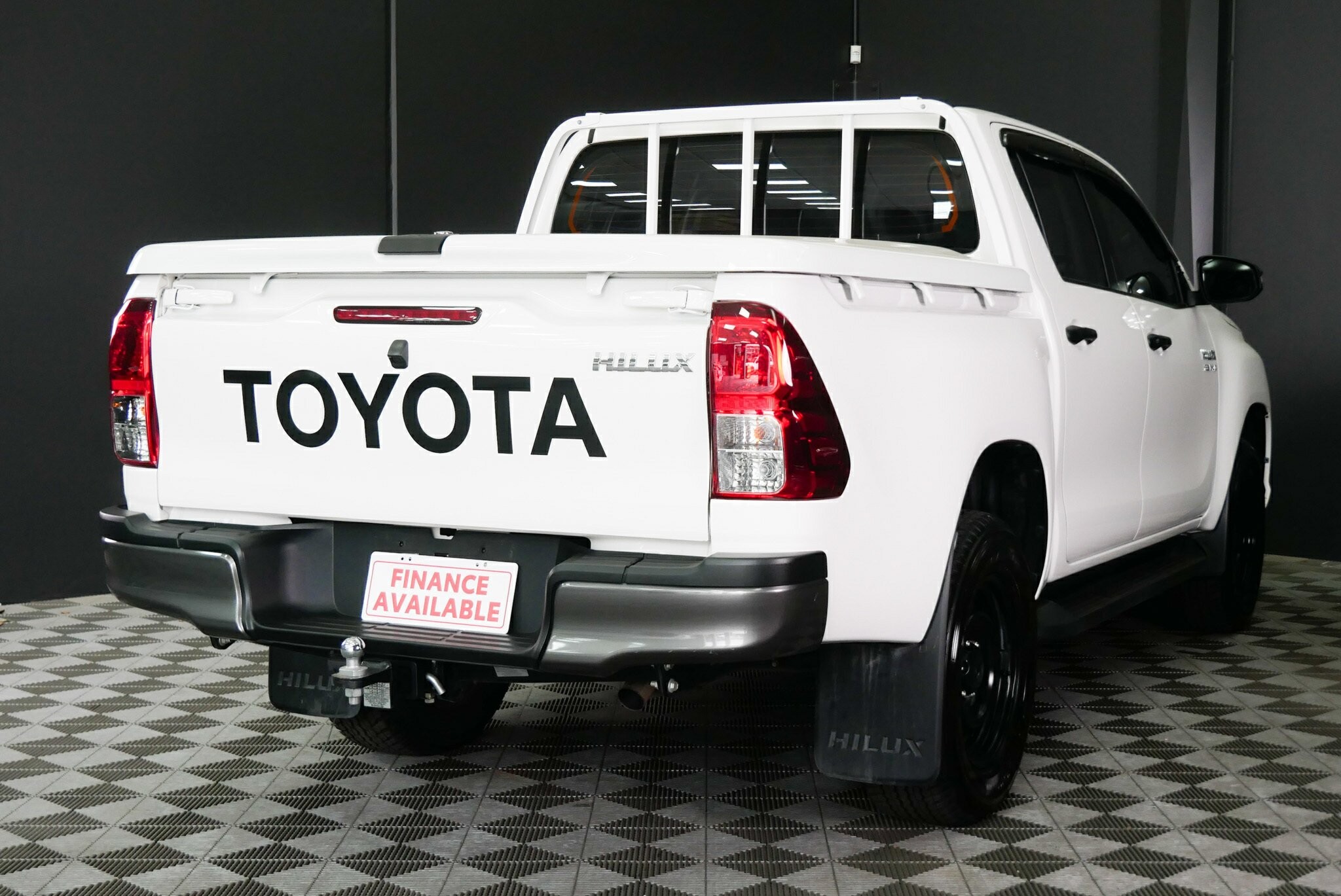 Toyota Hilux image 4