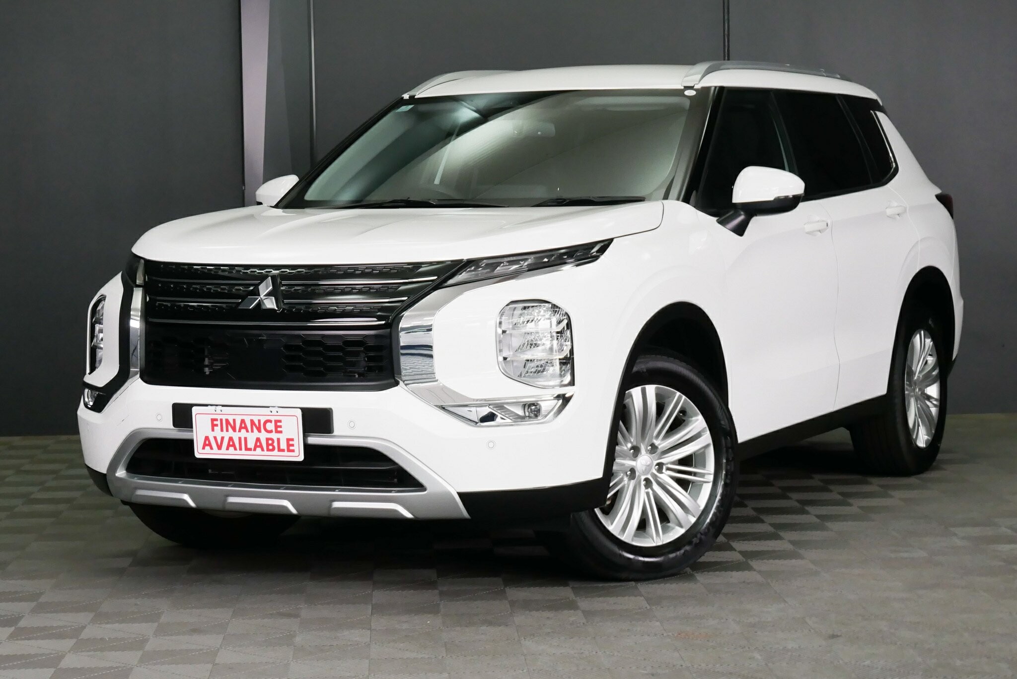 Mitsubishi Outlander image 3