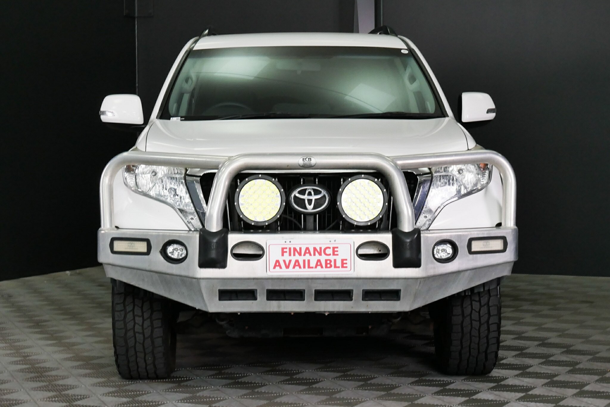 Toyota Landcruiser Prado image 2