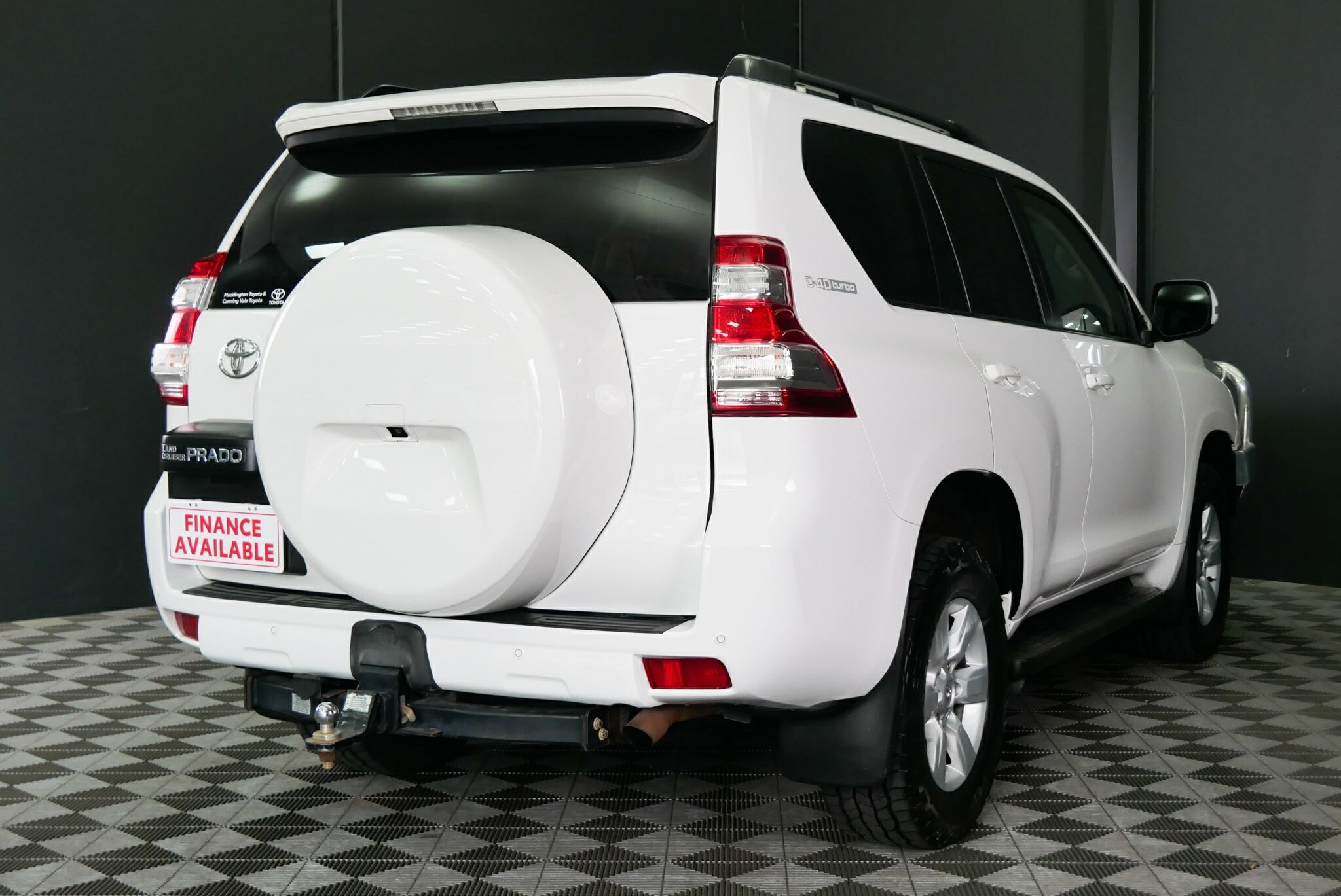 Toyota Landcruiser Prado image 4
