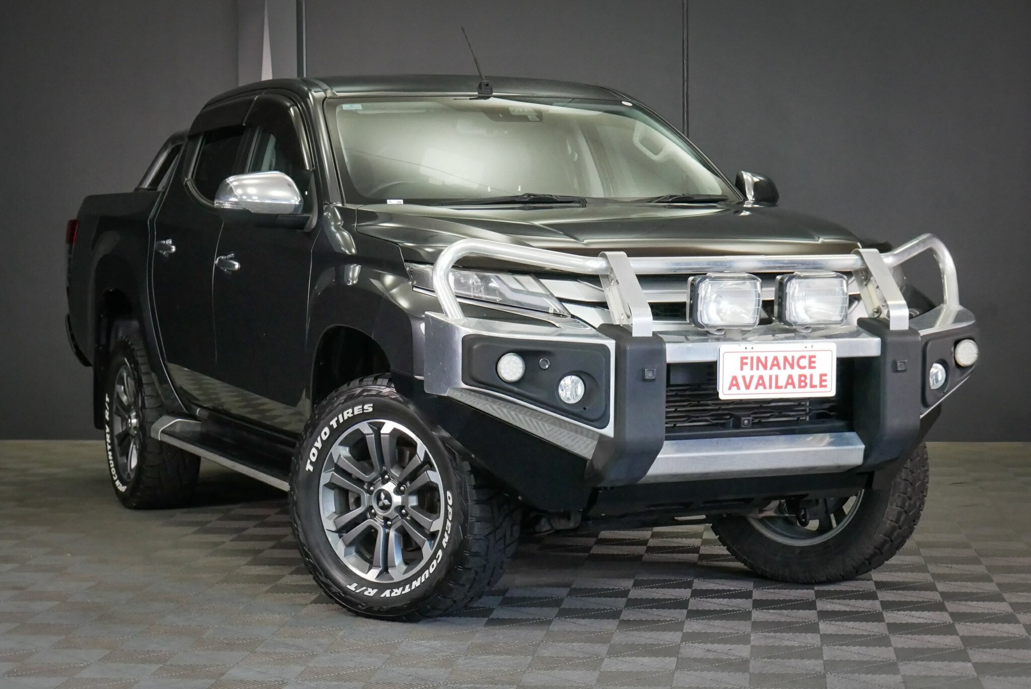 Mitsubishi Triton image 1