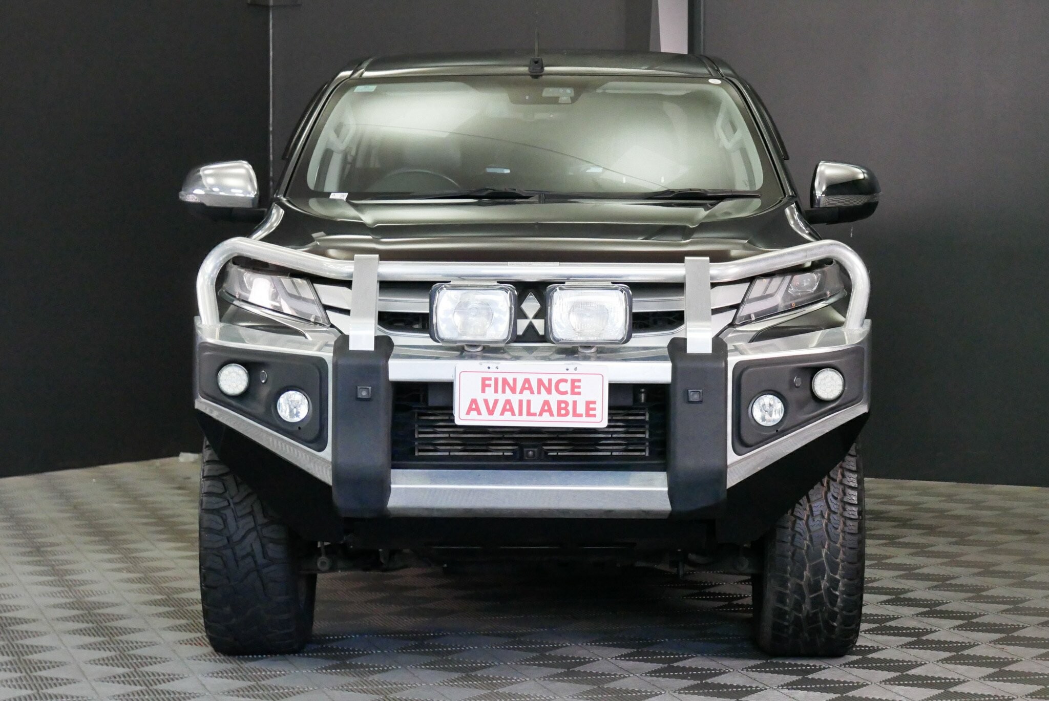 Mitsubishi Triton image 2