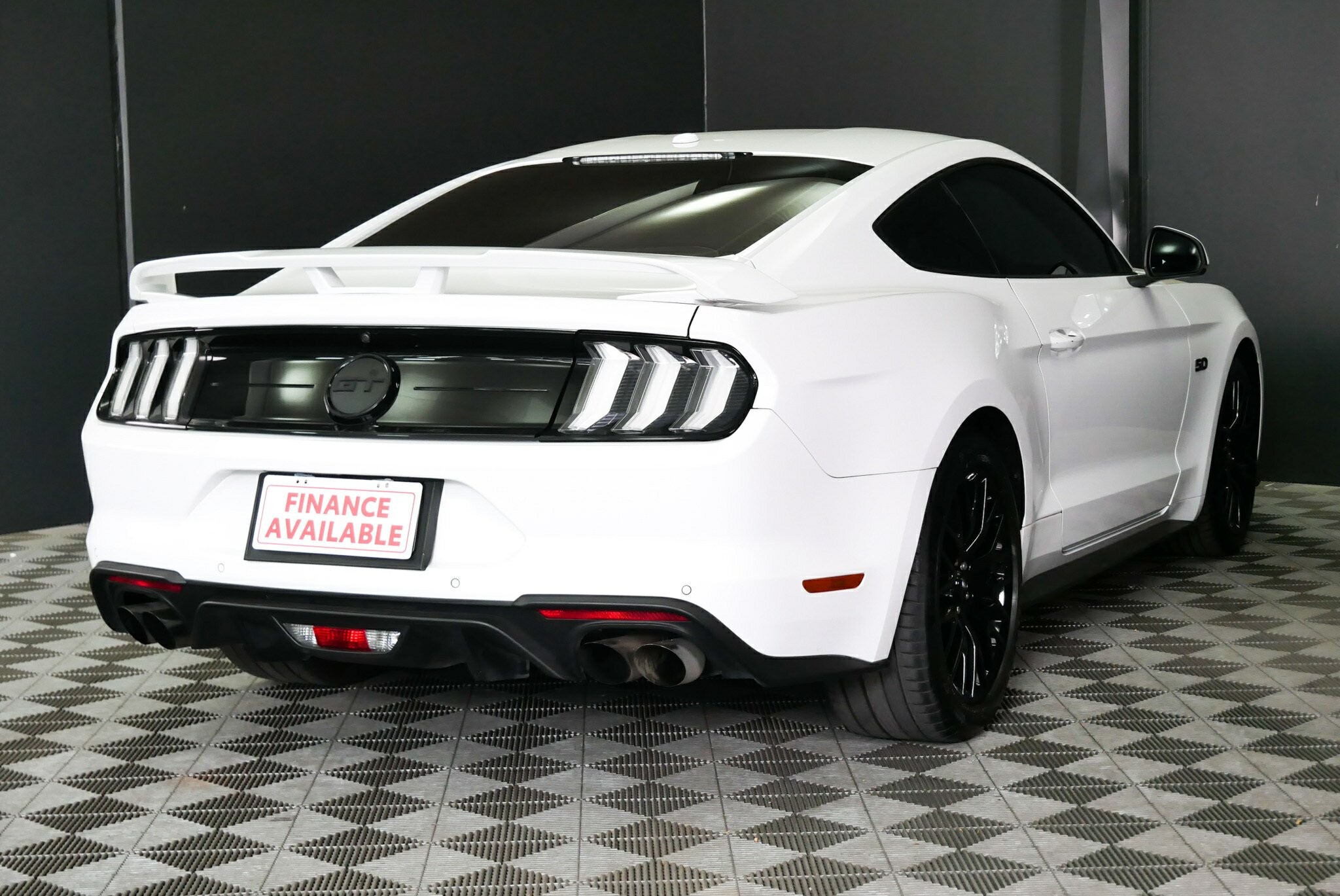 Ford Mustang image 4