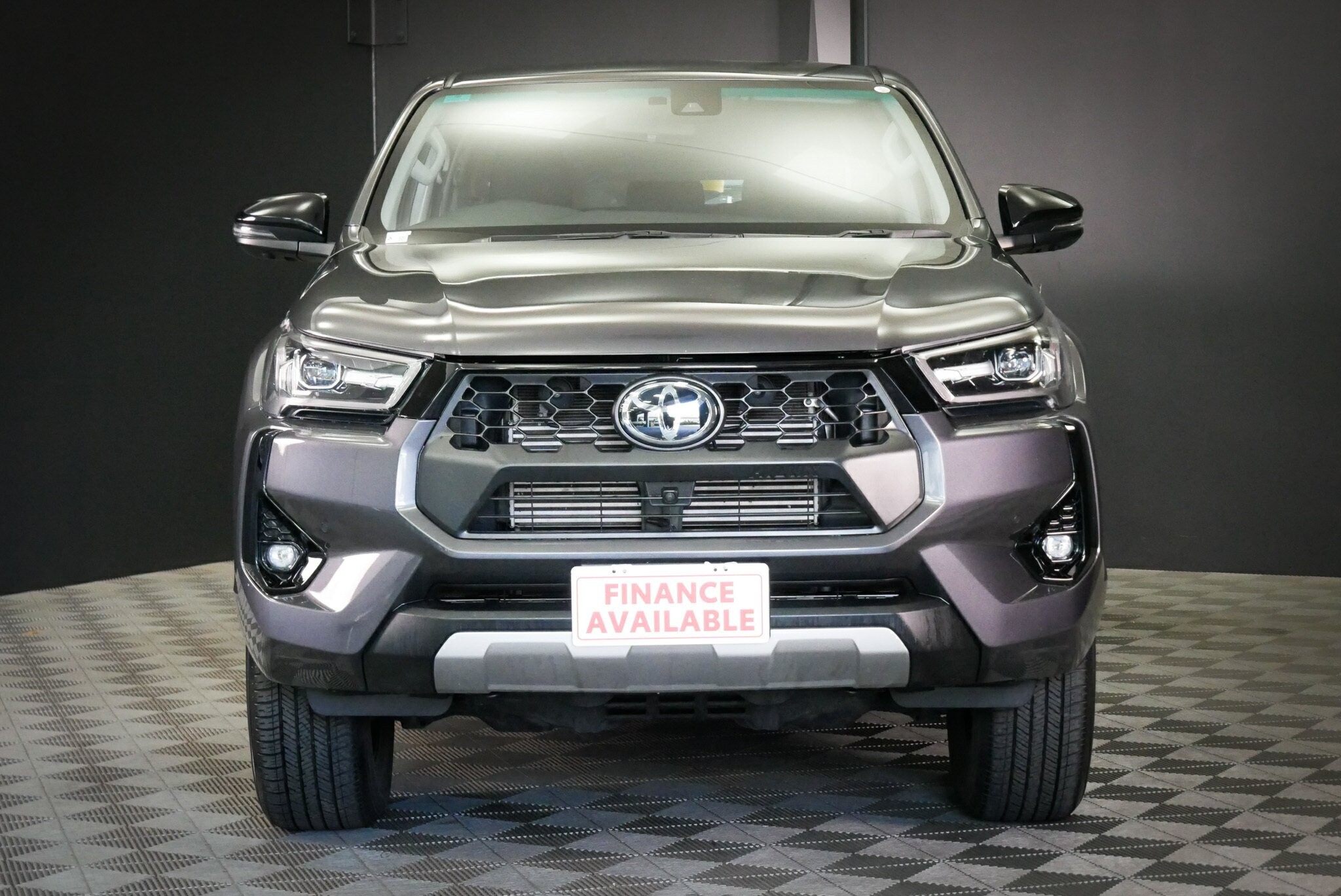 Toyota Hilux image 2