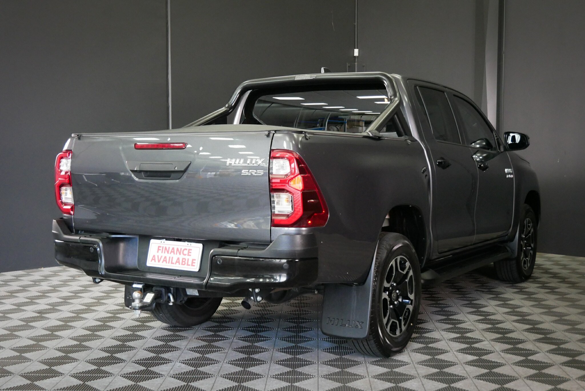 Toyota Hilux image 4
