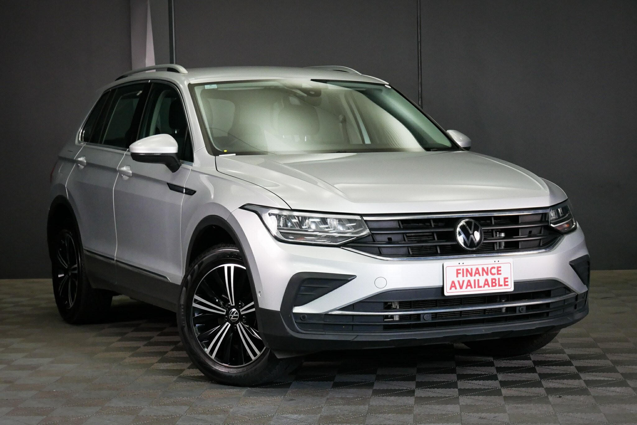 Volkswagen Tiguan image 1