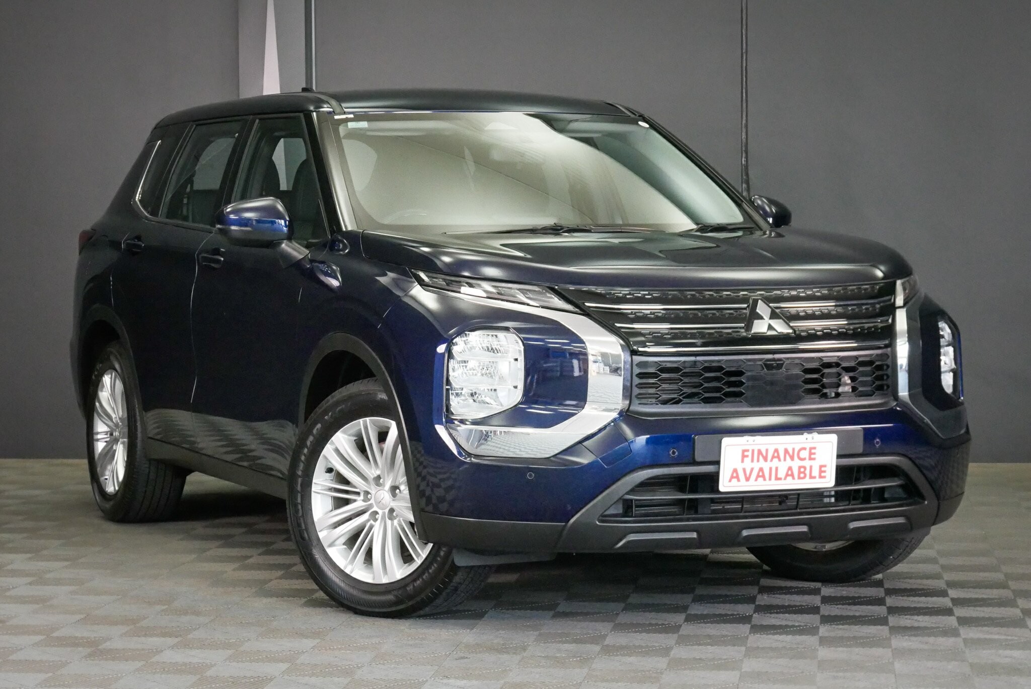 Mitsubishi Outlander image 1