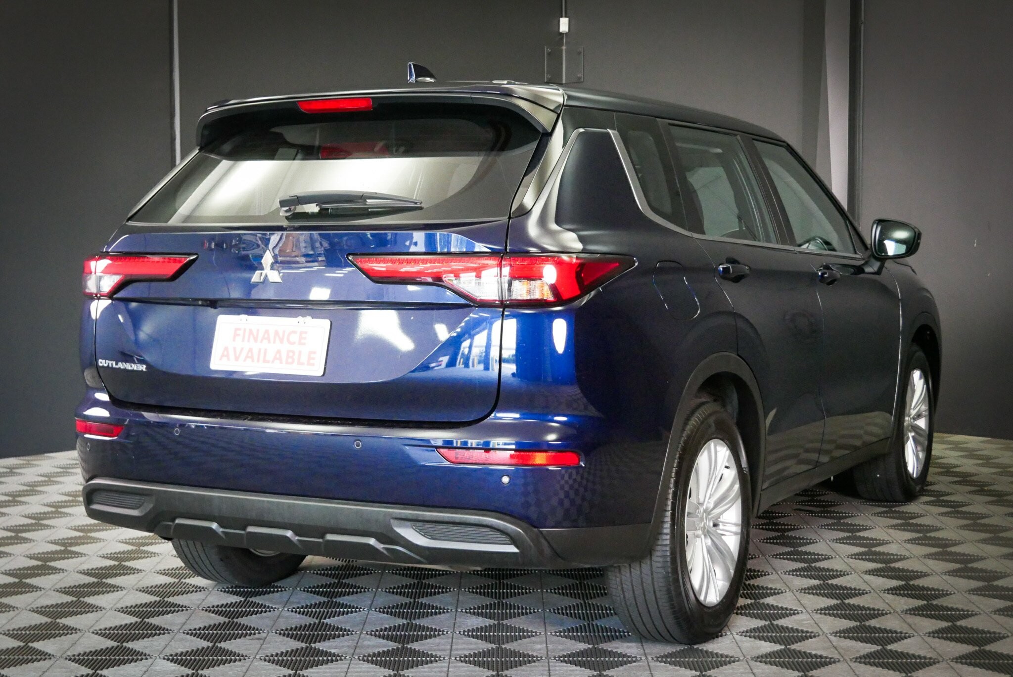 Mitsubishi Outlander image 3