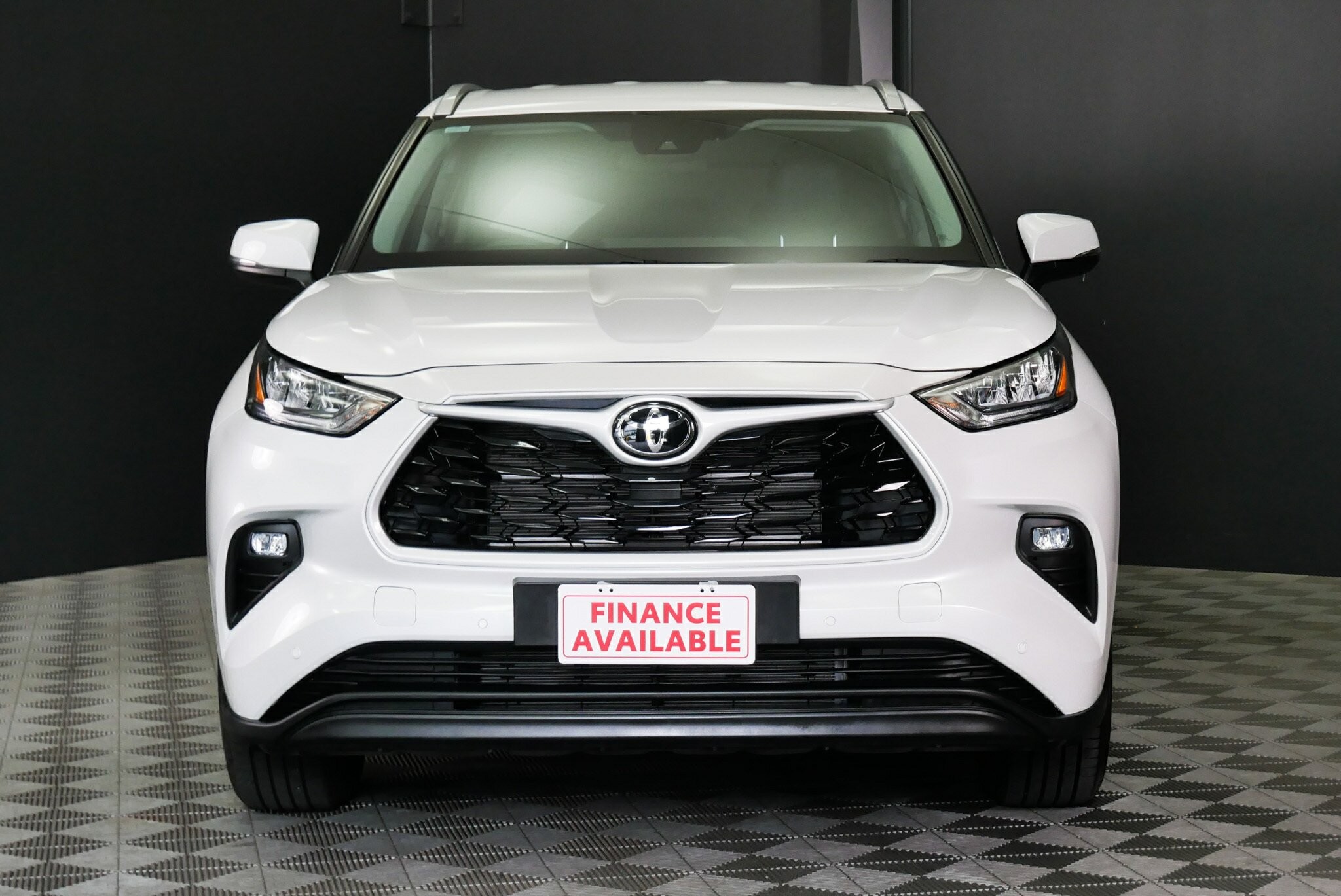 Toyota Kluger image 2