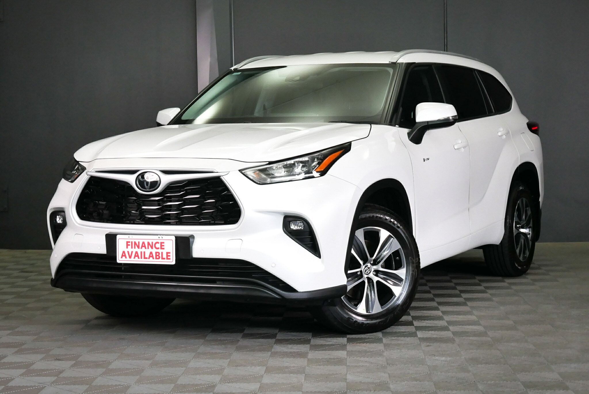 Toyota Kluger image 3