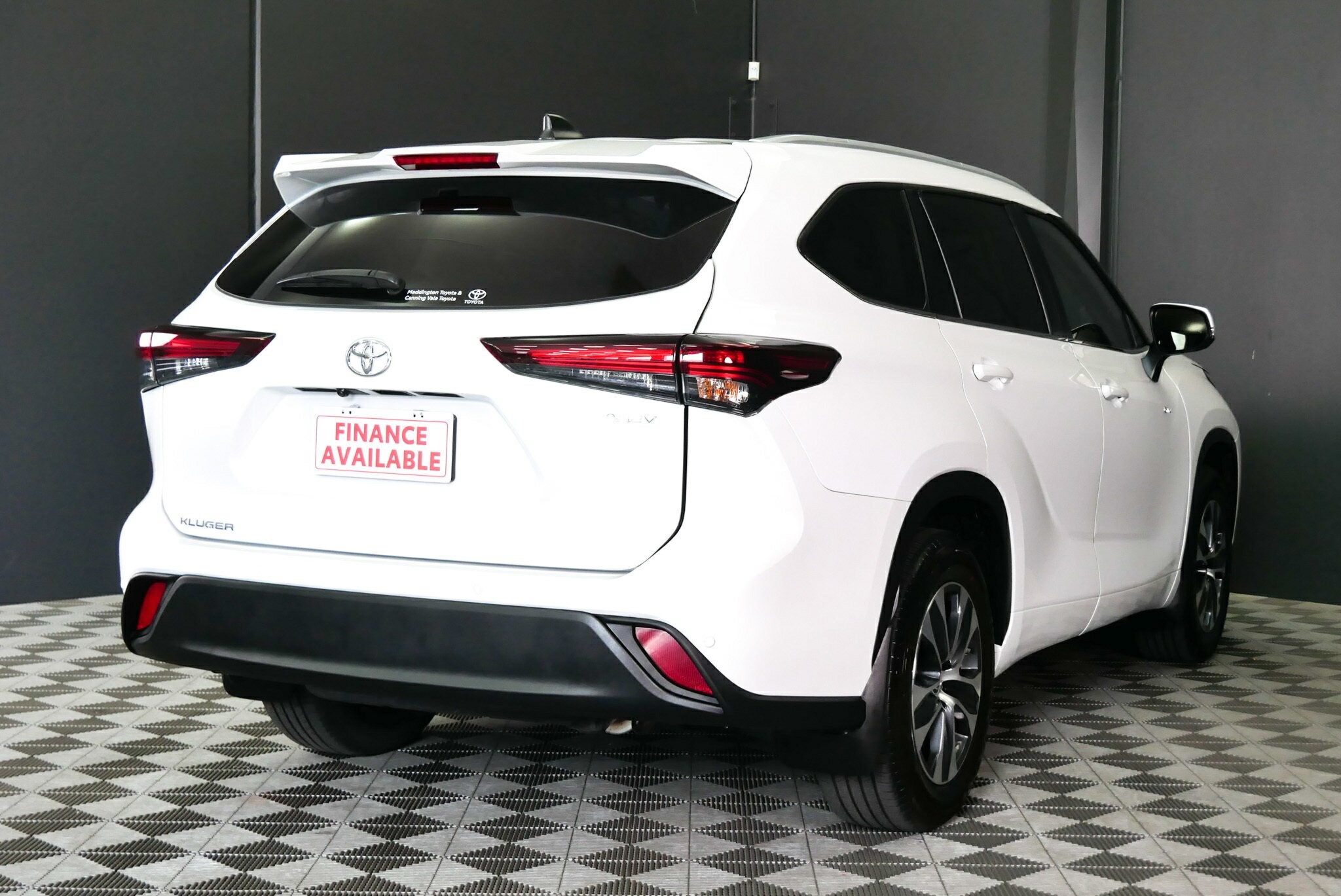 Toyota Kluger image 4