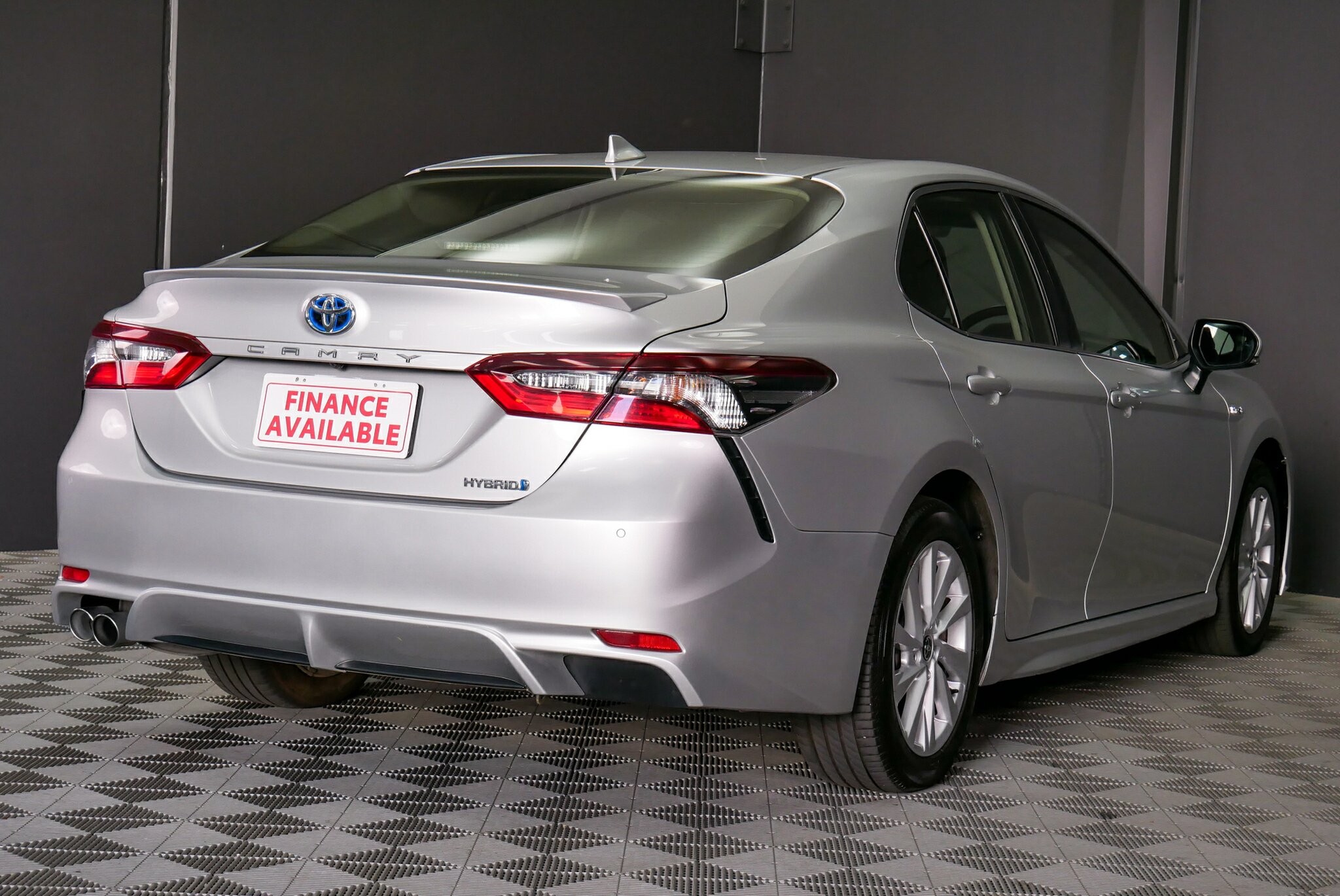 Toyota Camry image 4