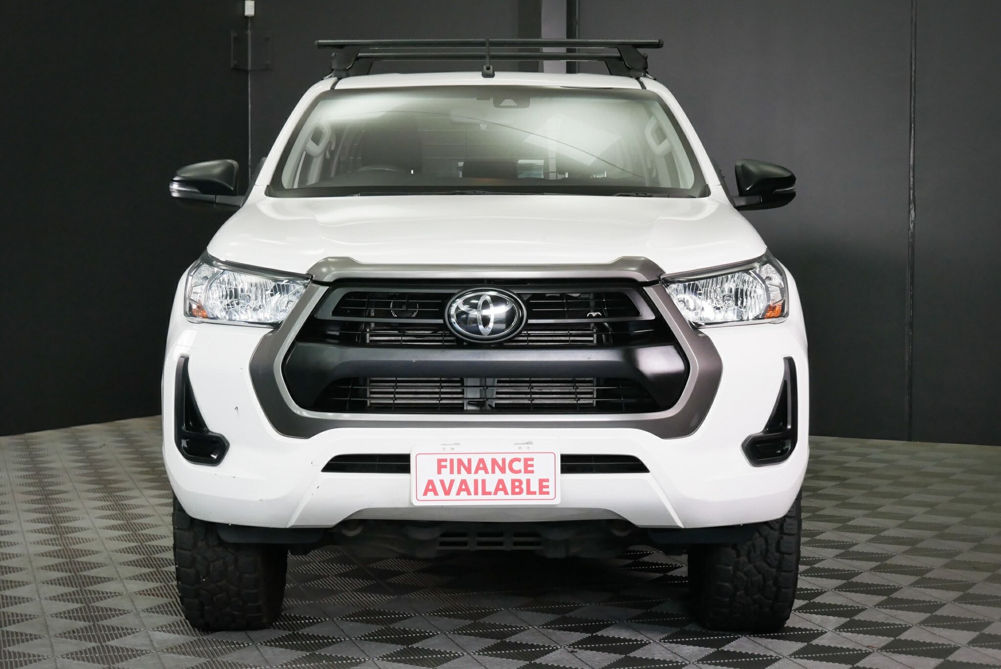 Toyota Hilux image 2