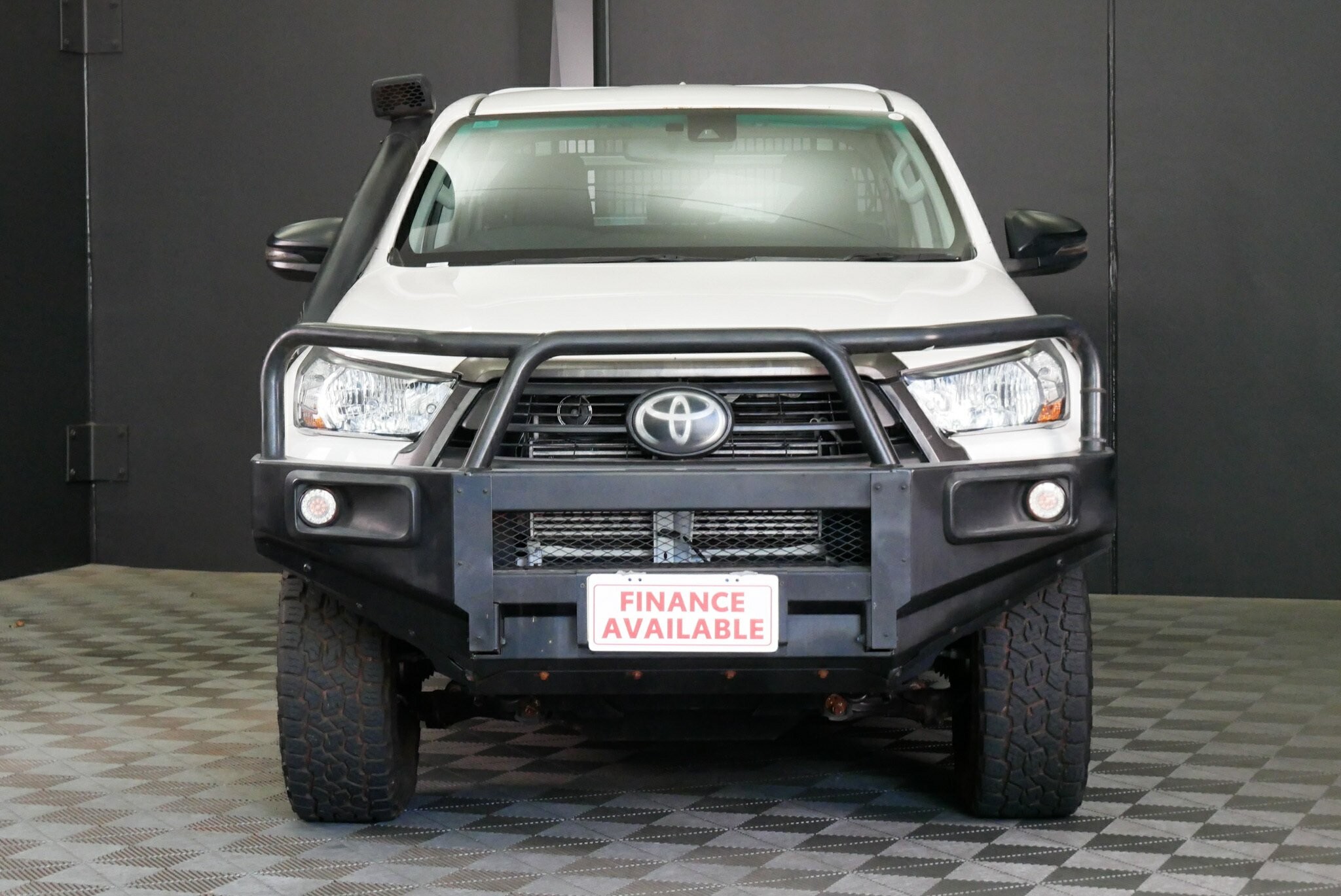 Toyota Hilux image 2