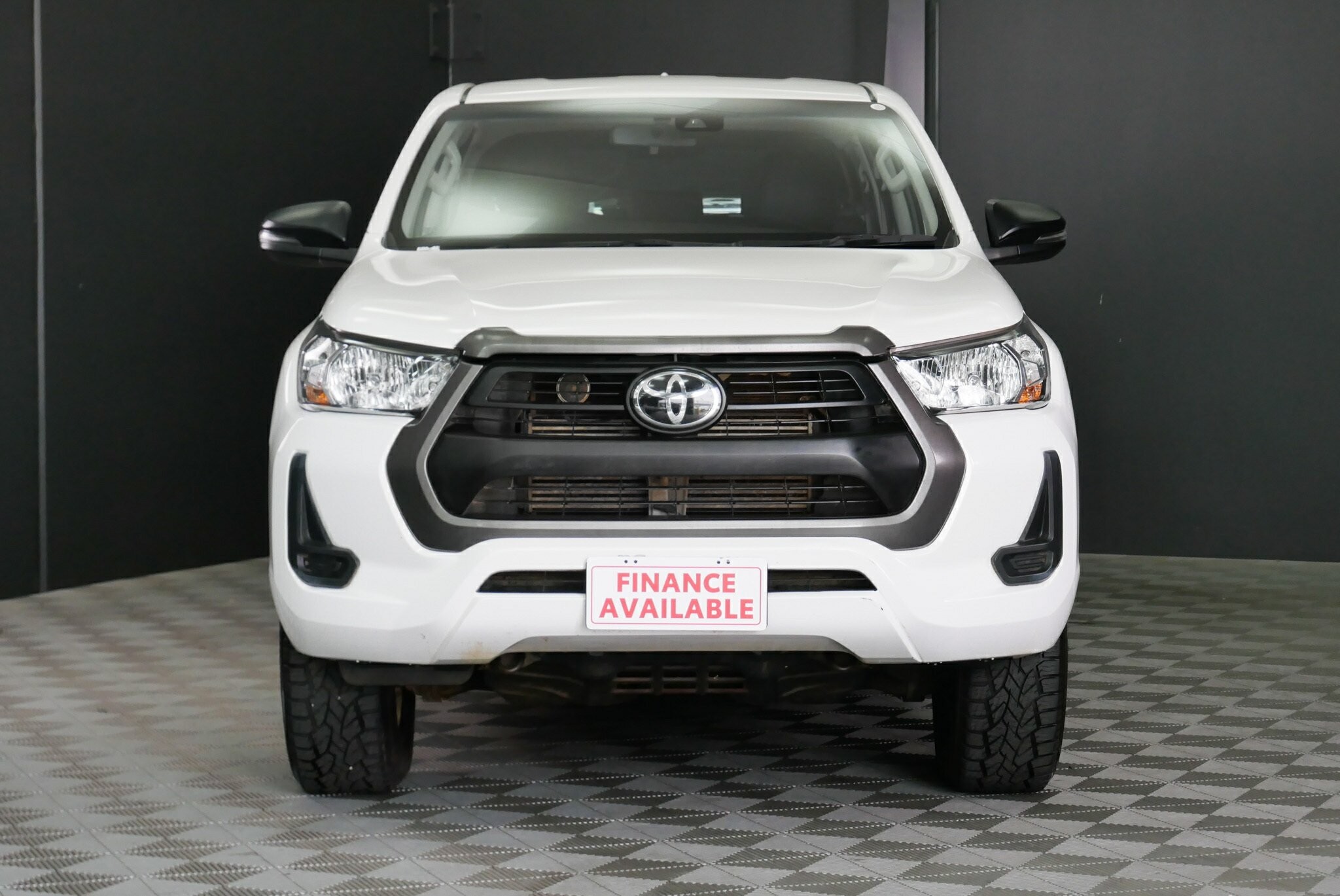 Toyota Hilux image 2